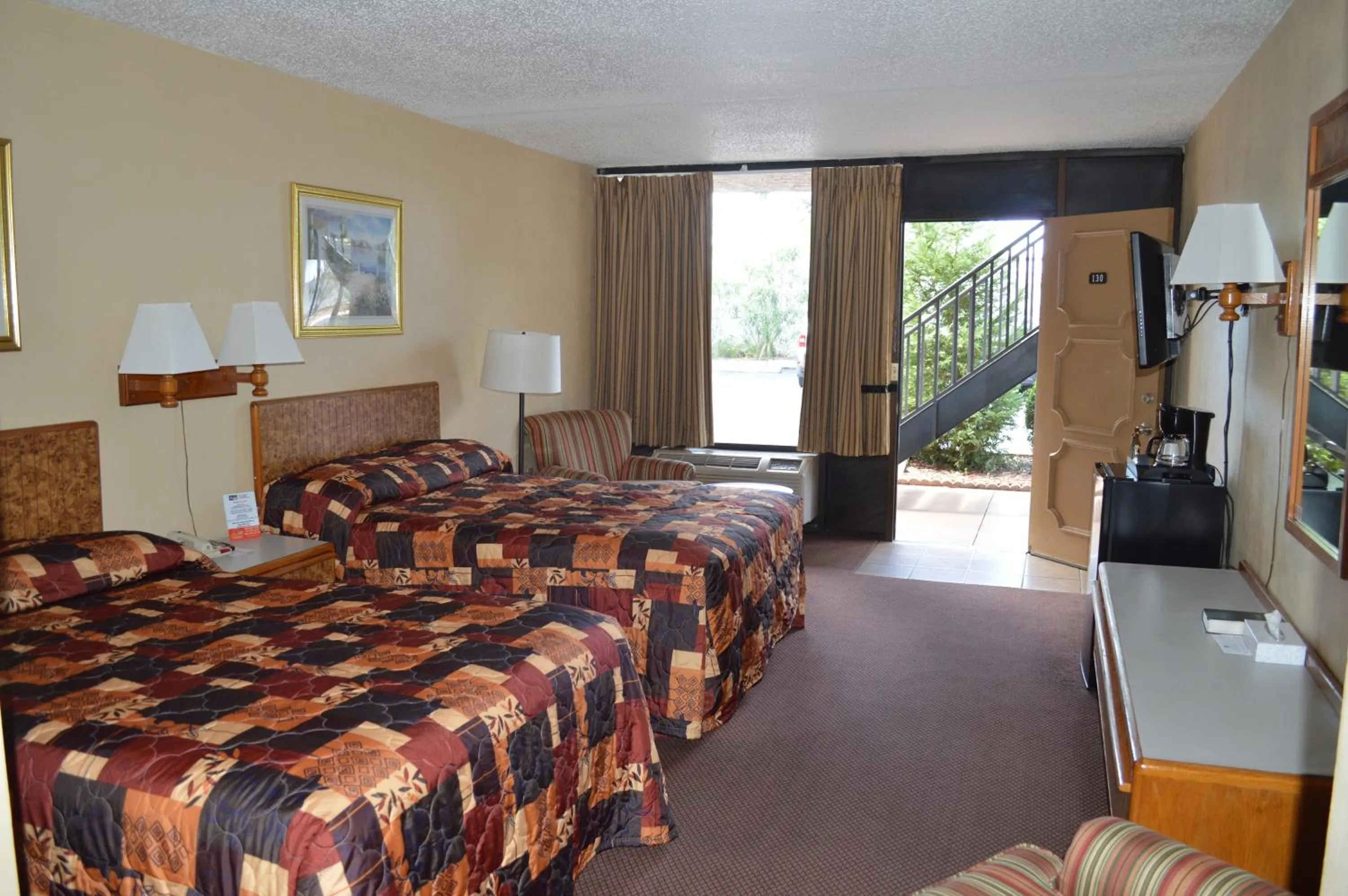 Bedroom, Bed in Tarpon Shores Inn