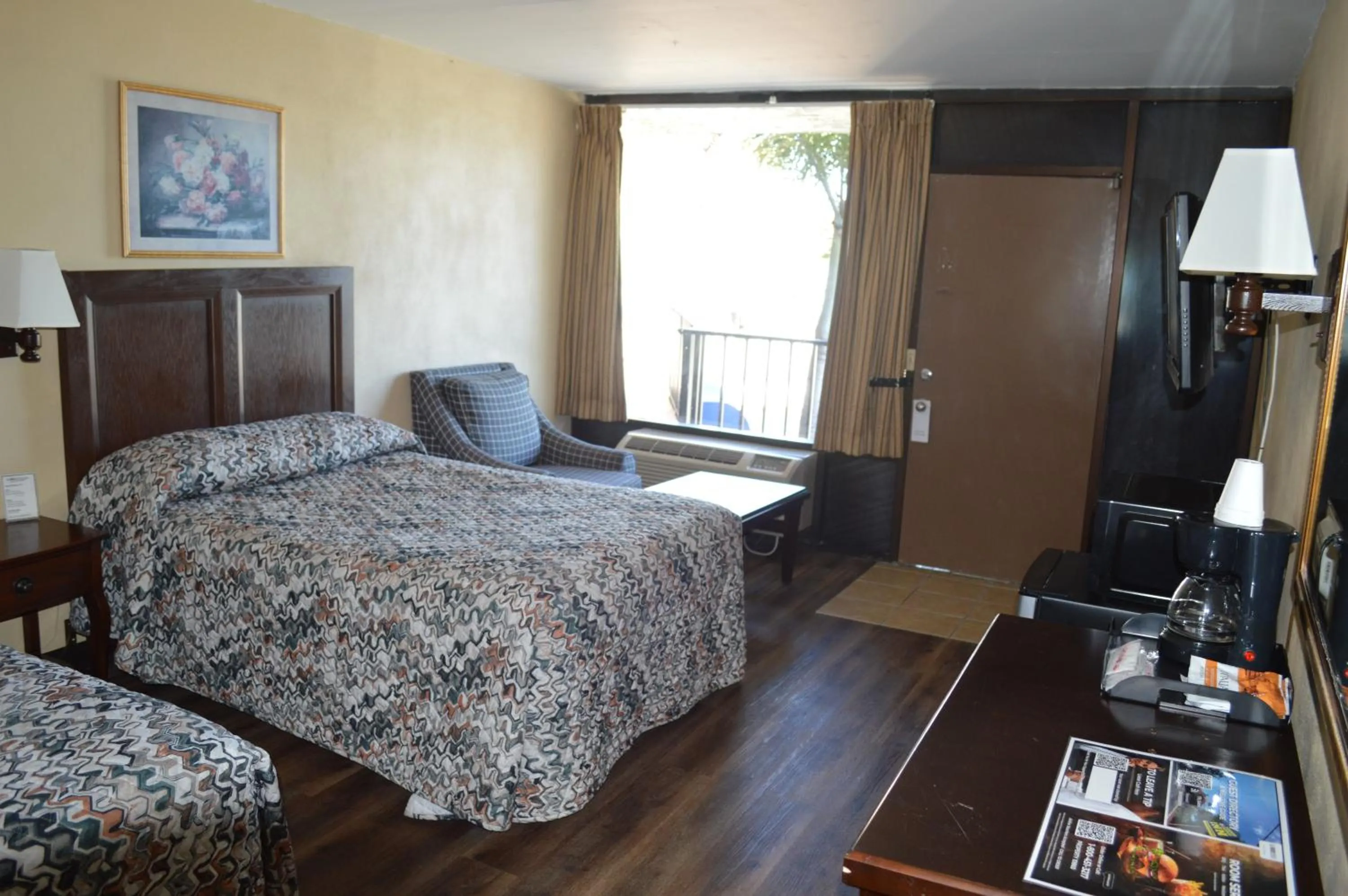 Bed in Tarpon Shores Inn