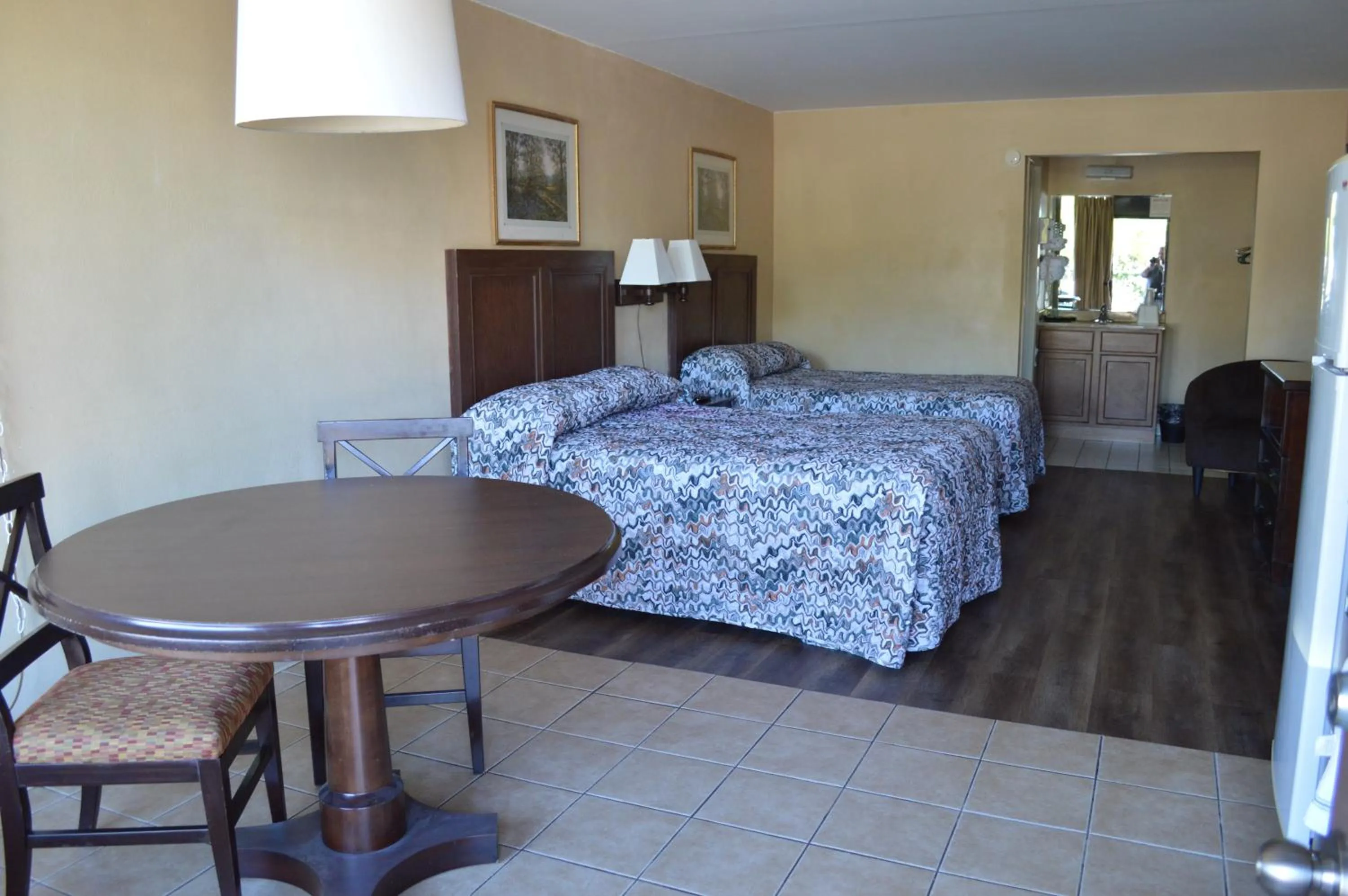 Bed in Tarpon Shores Inn