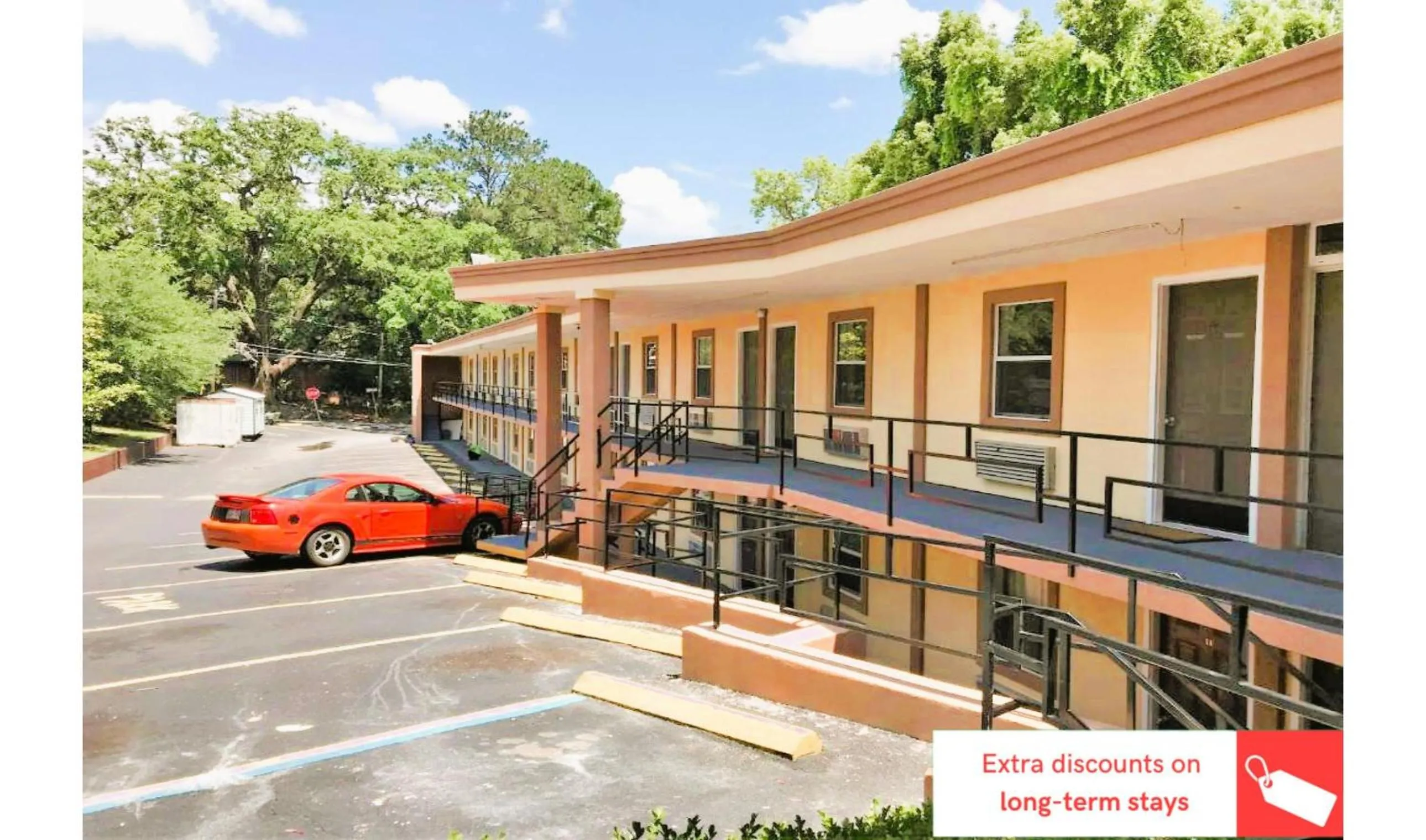 Facade/entrance in OYO Hotel Tallahassee Downtown