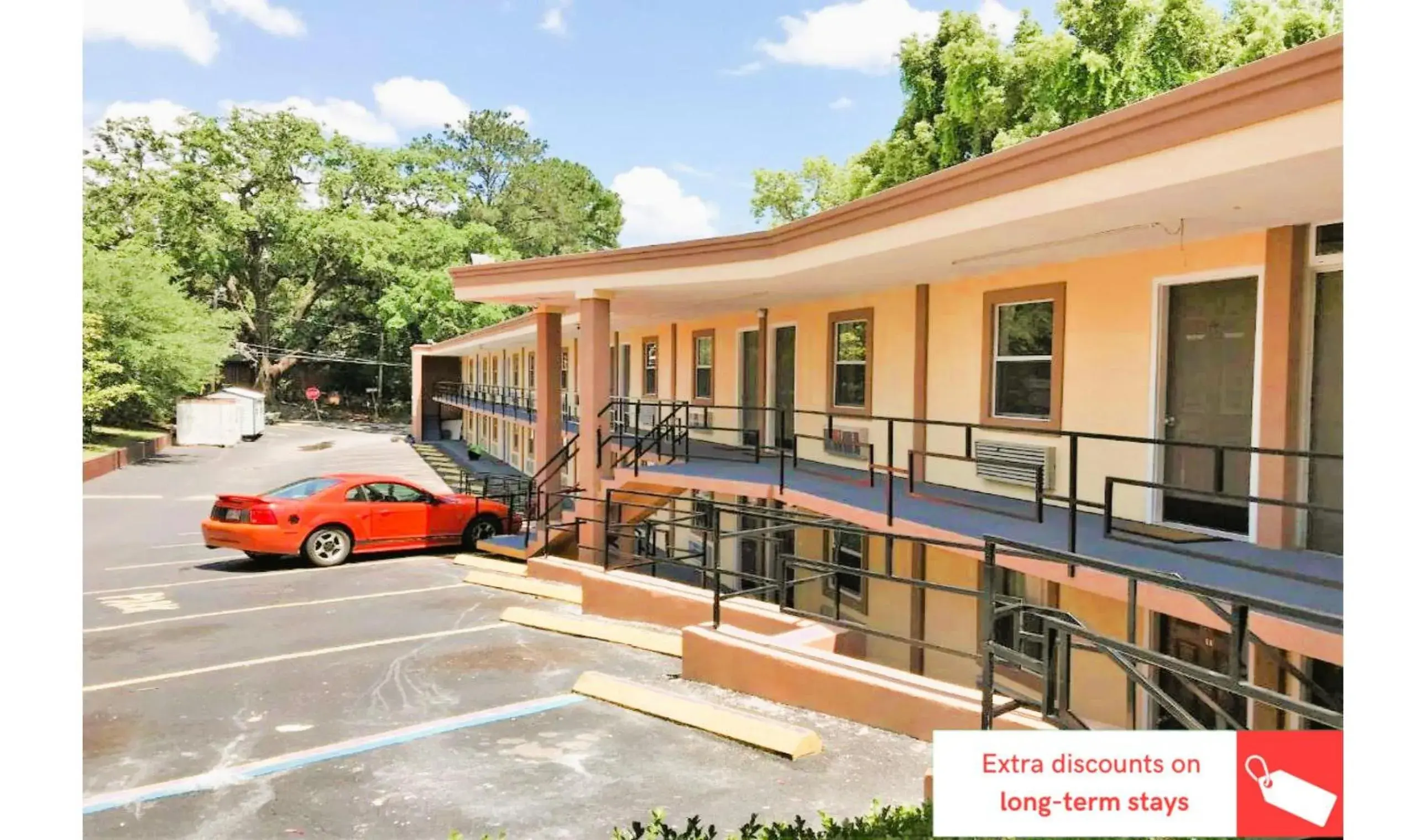 Facade/entrance in OYO Hotel Tallahassee Downtown Facade/entrance in OYO Hotel Tallahassee Downtown