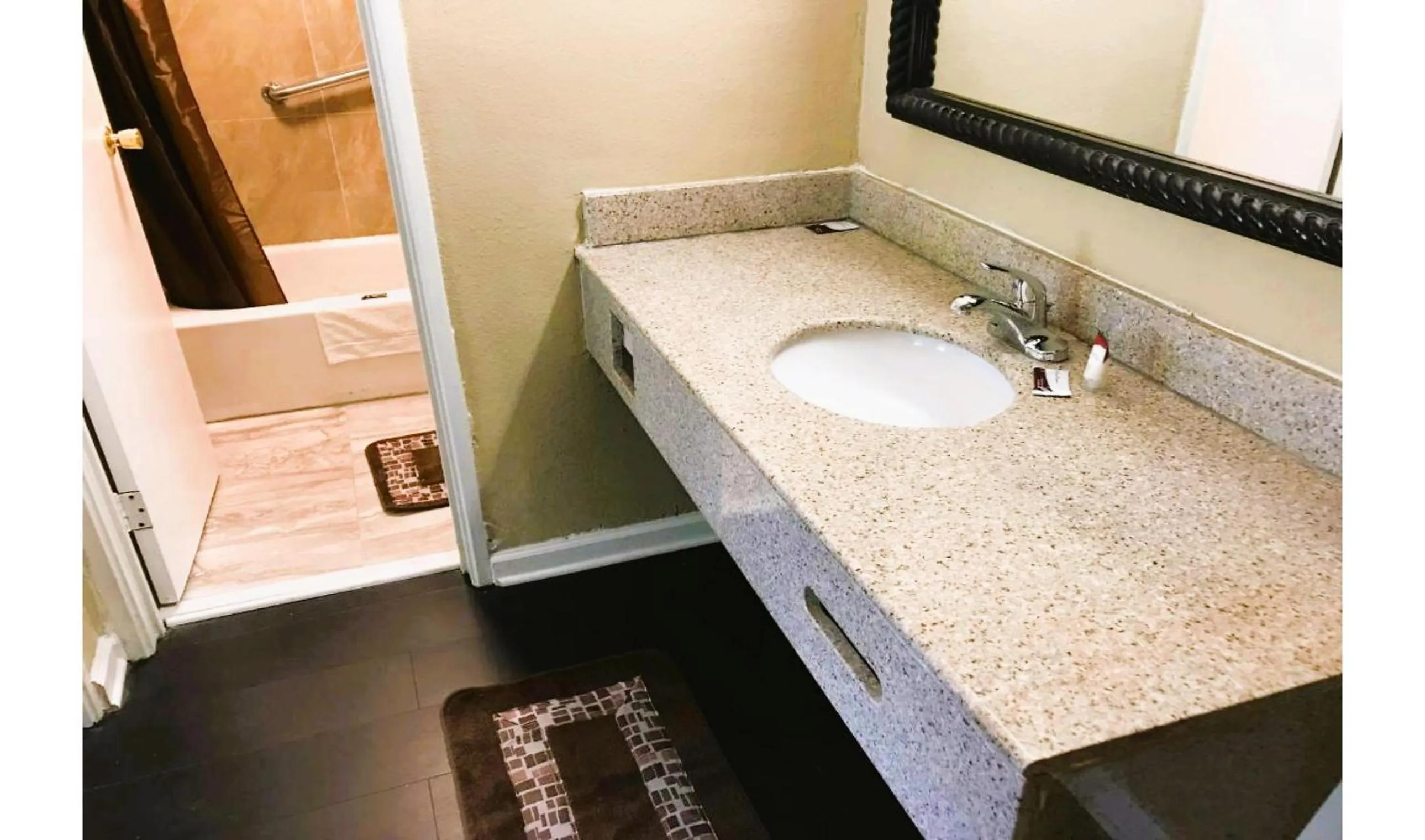 Bathroom in OYO Hotel Tallahassee Downtown