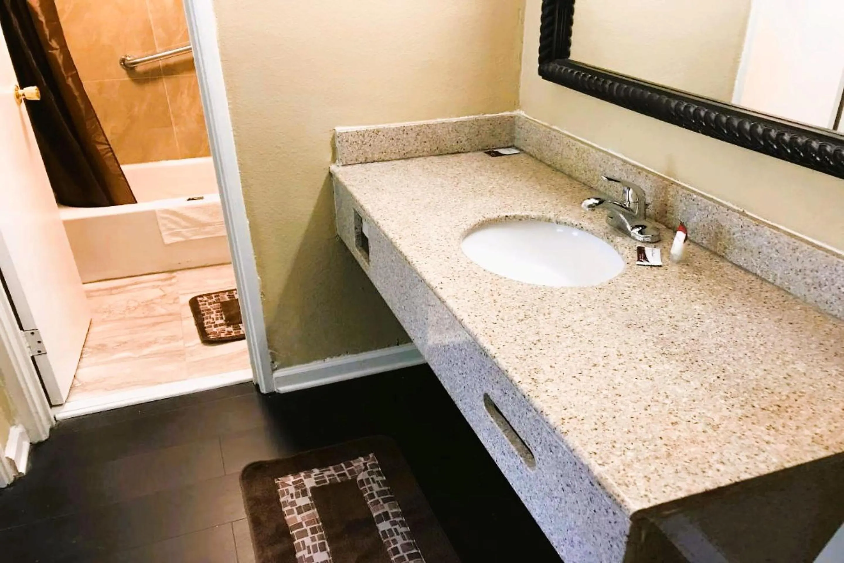 Bathroom in OYO Hotel Tallahassee Downtown