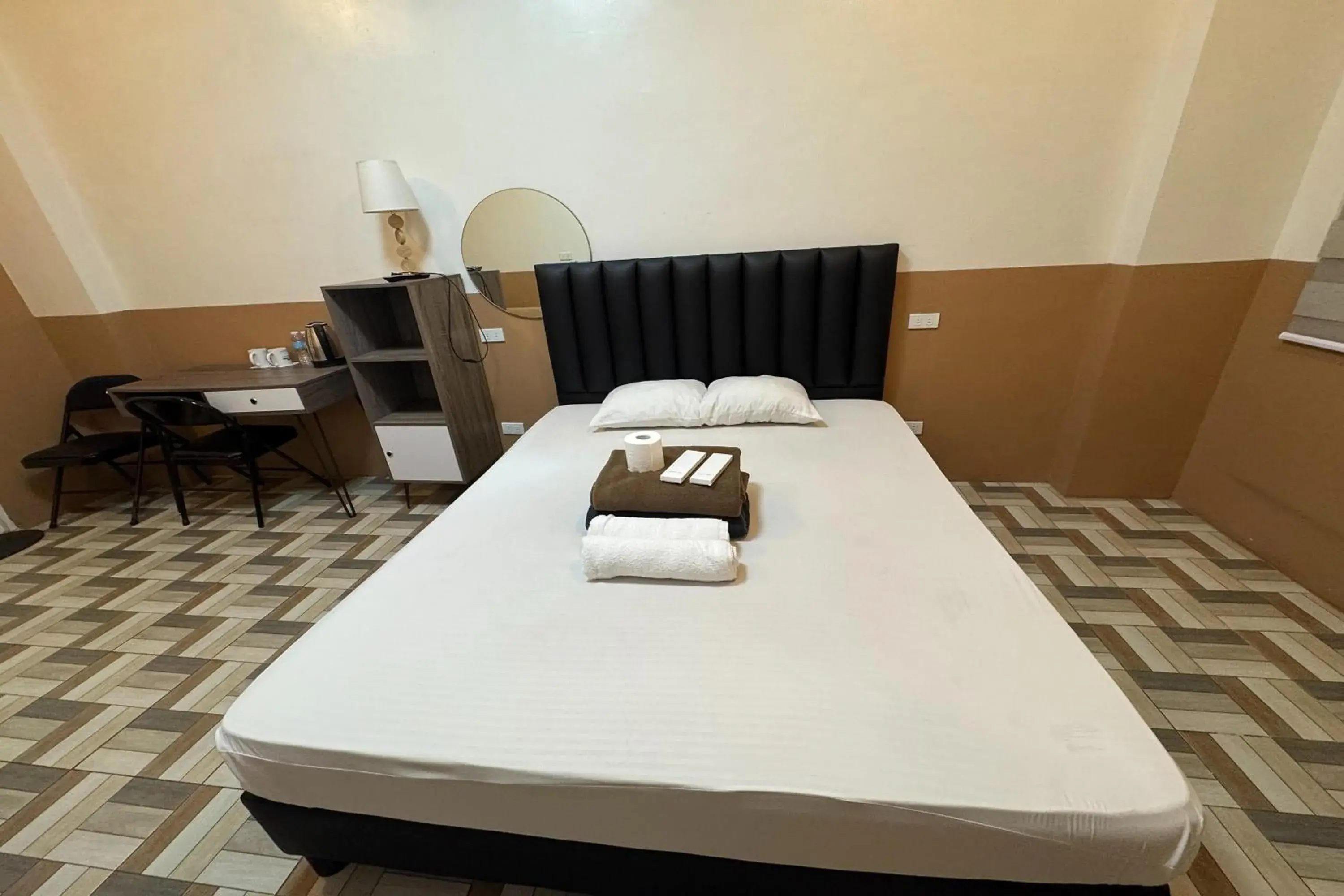 Deluxe Room in Franca Arcade near Quezon City Circle Deluxe Room in Franca Arcade near Quezon City Circle