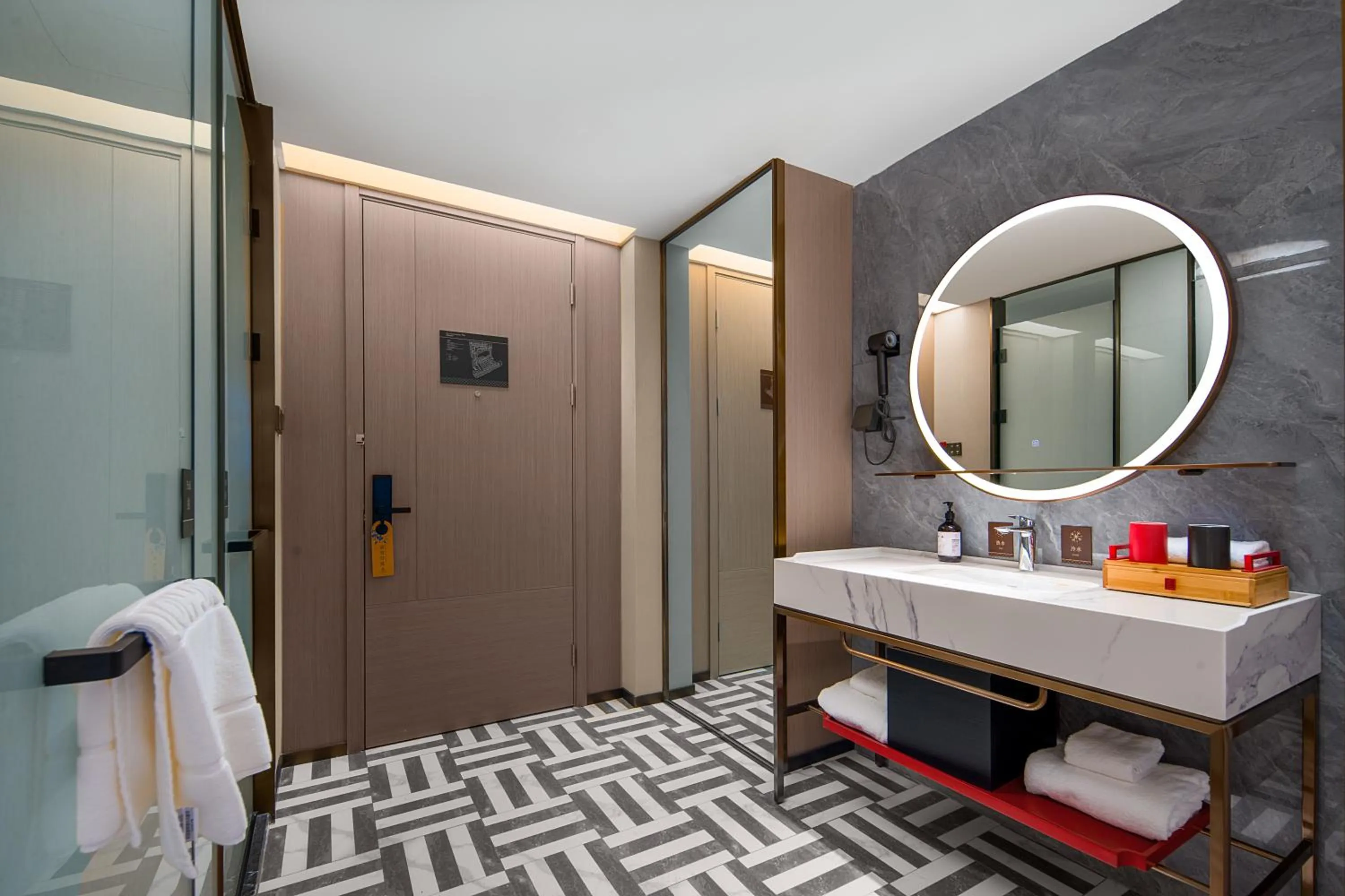 wardrobe in Echeng Hotel Chengdu Chunxi Road Taikoo Li