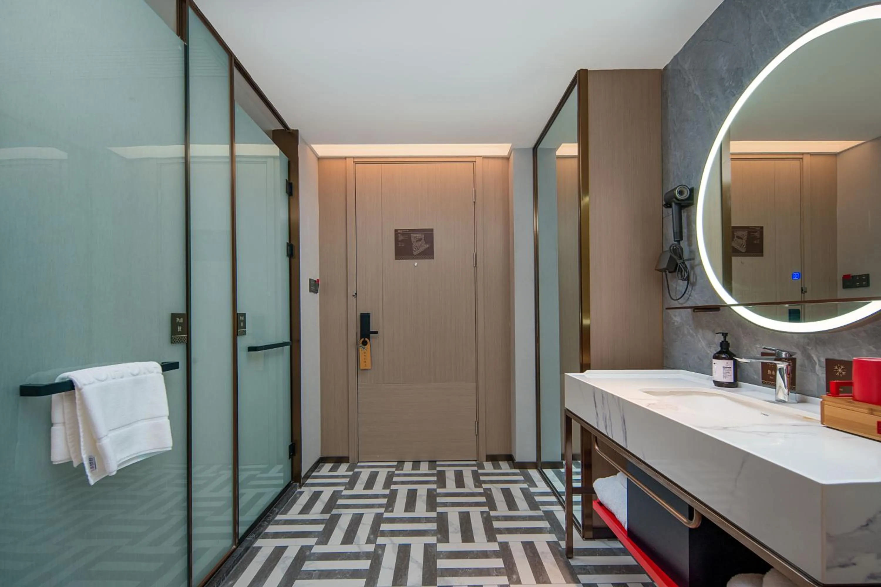 wardrobe in Echeng Hotel Chengdu Chunxi Road Taikoo Li