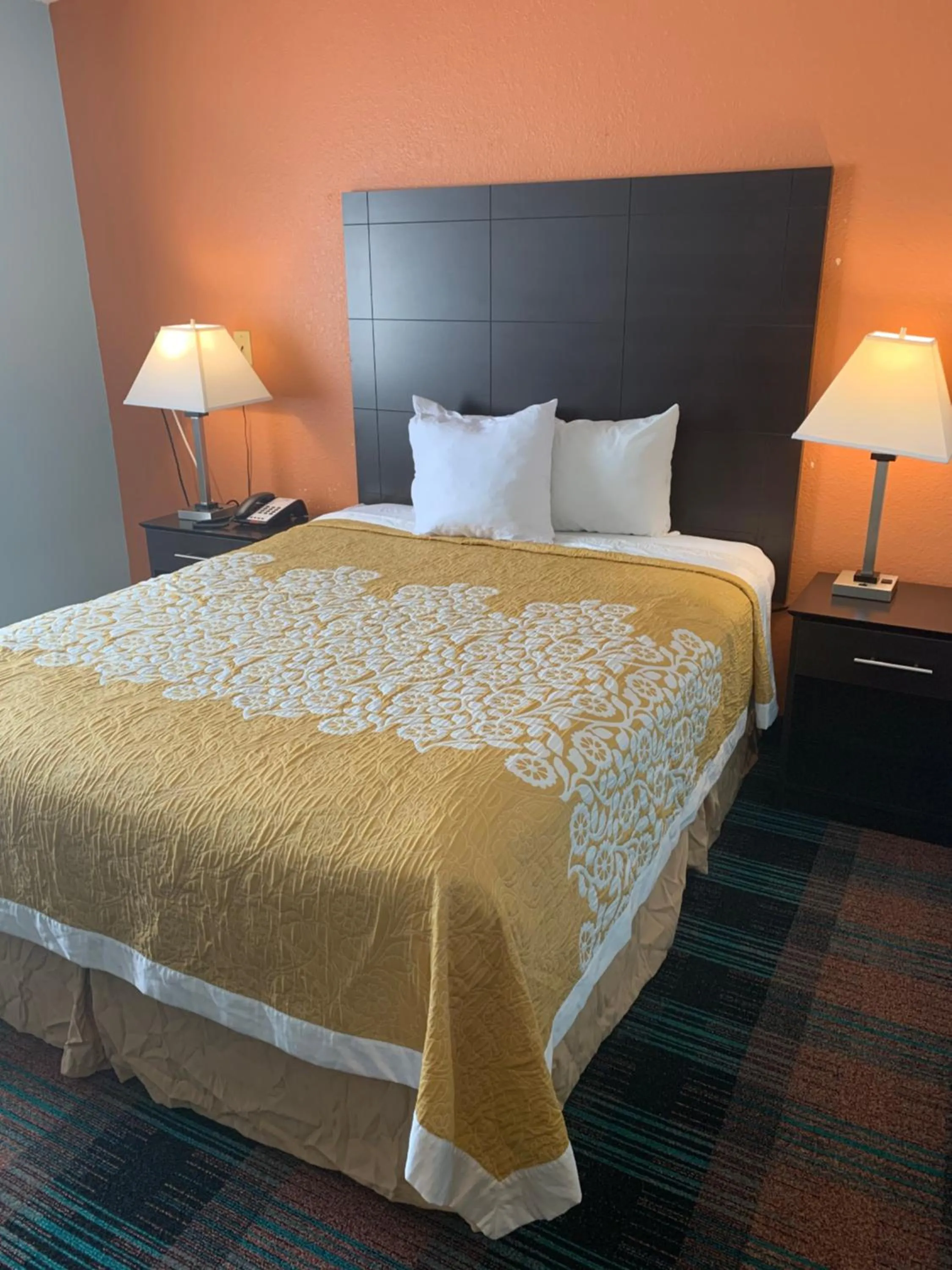 Bed in SUNRiSE INN