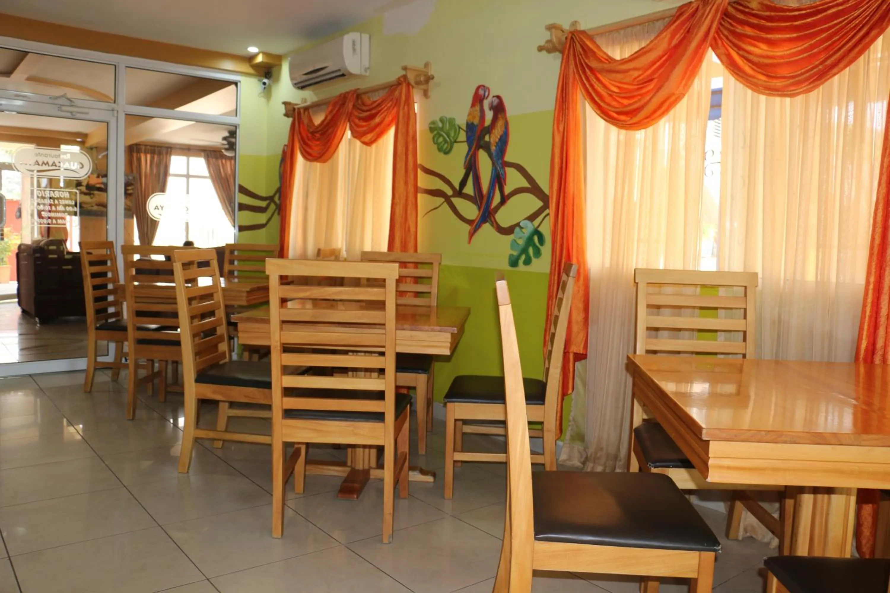 Restaurant/places to eat in Apart Hotel Pico Bonito