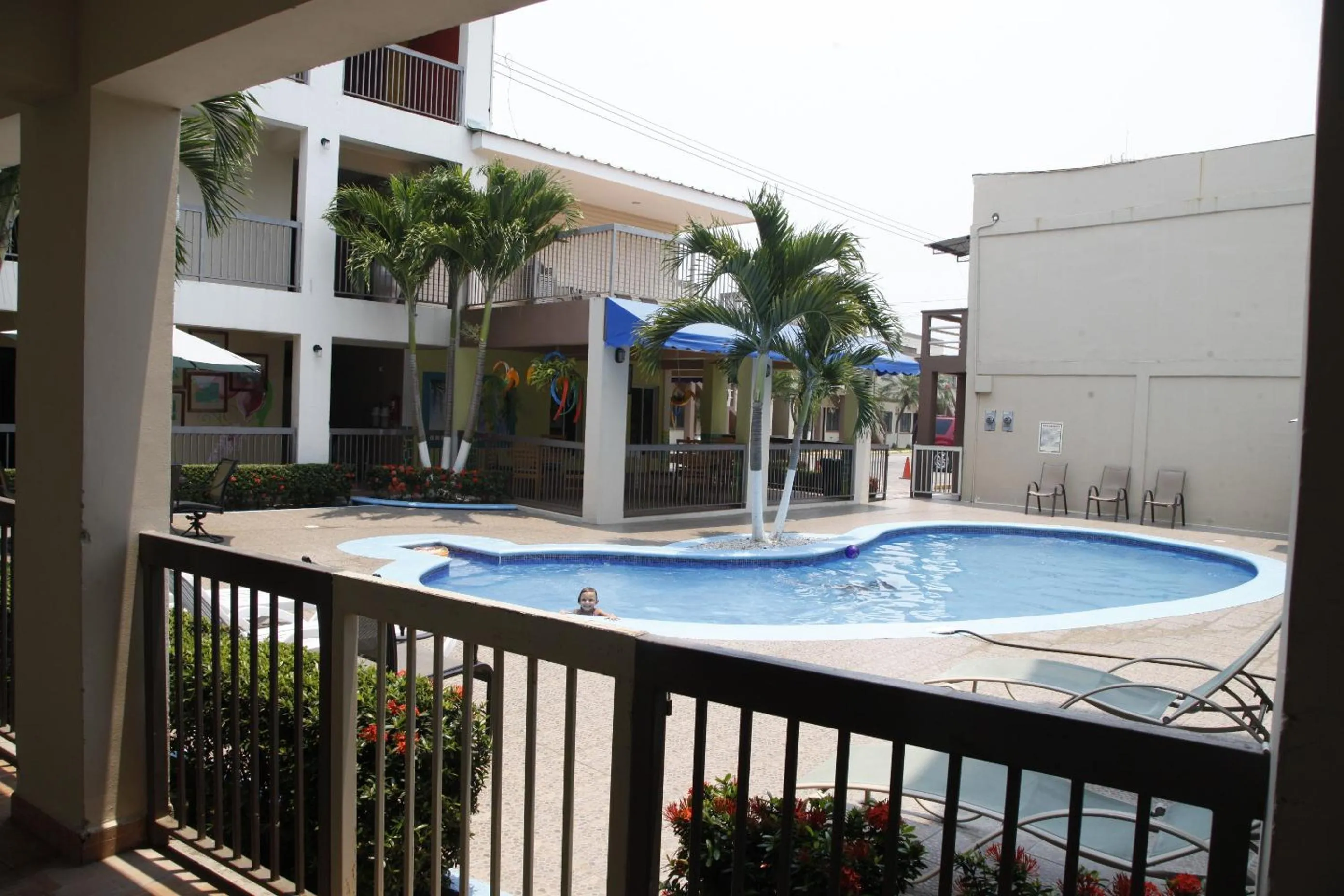 Swimming pool in Apart Hotel Pico Bonito