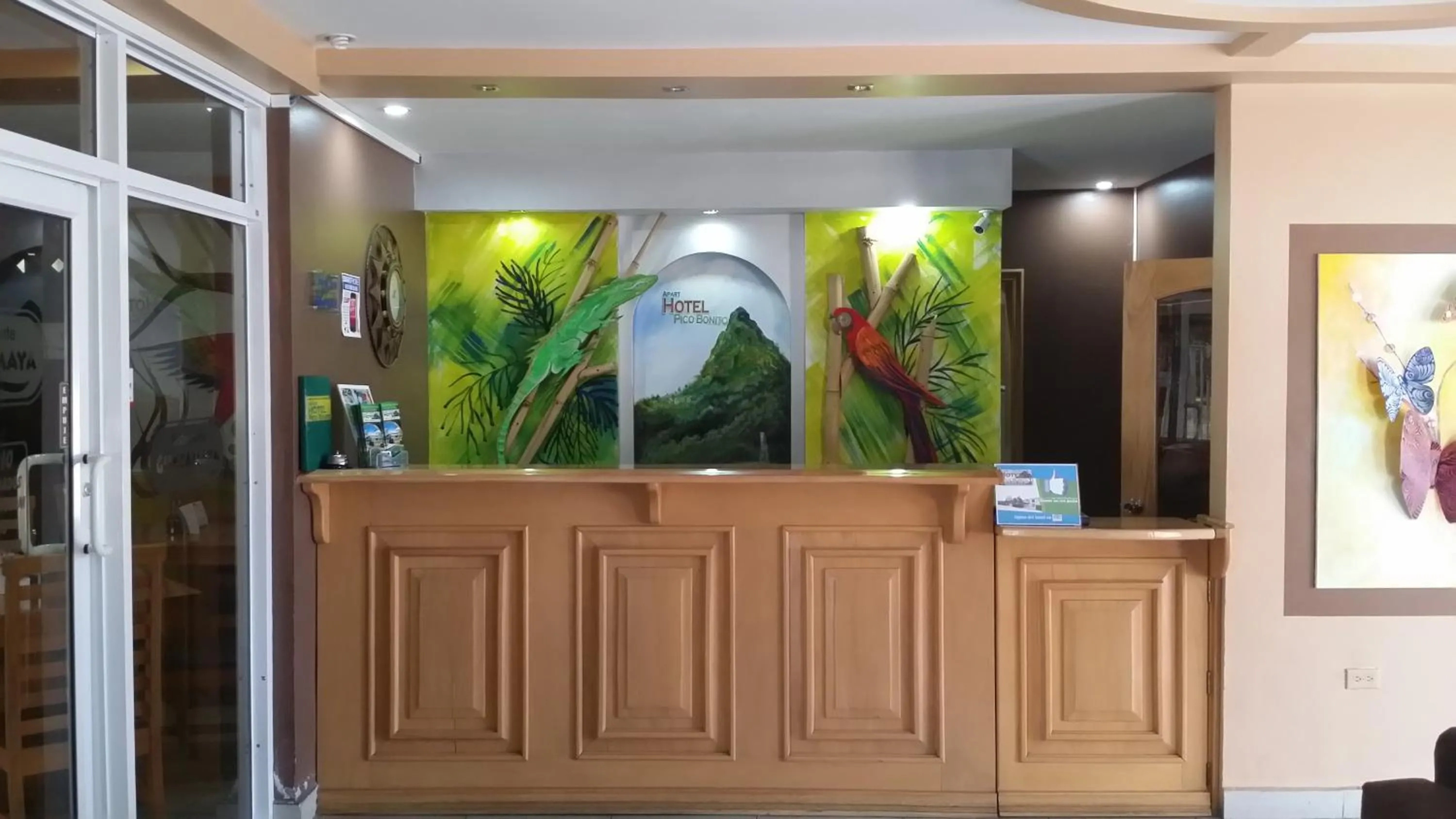 Lobby or reception in Apart Hotel Pico Bonito
