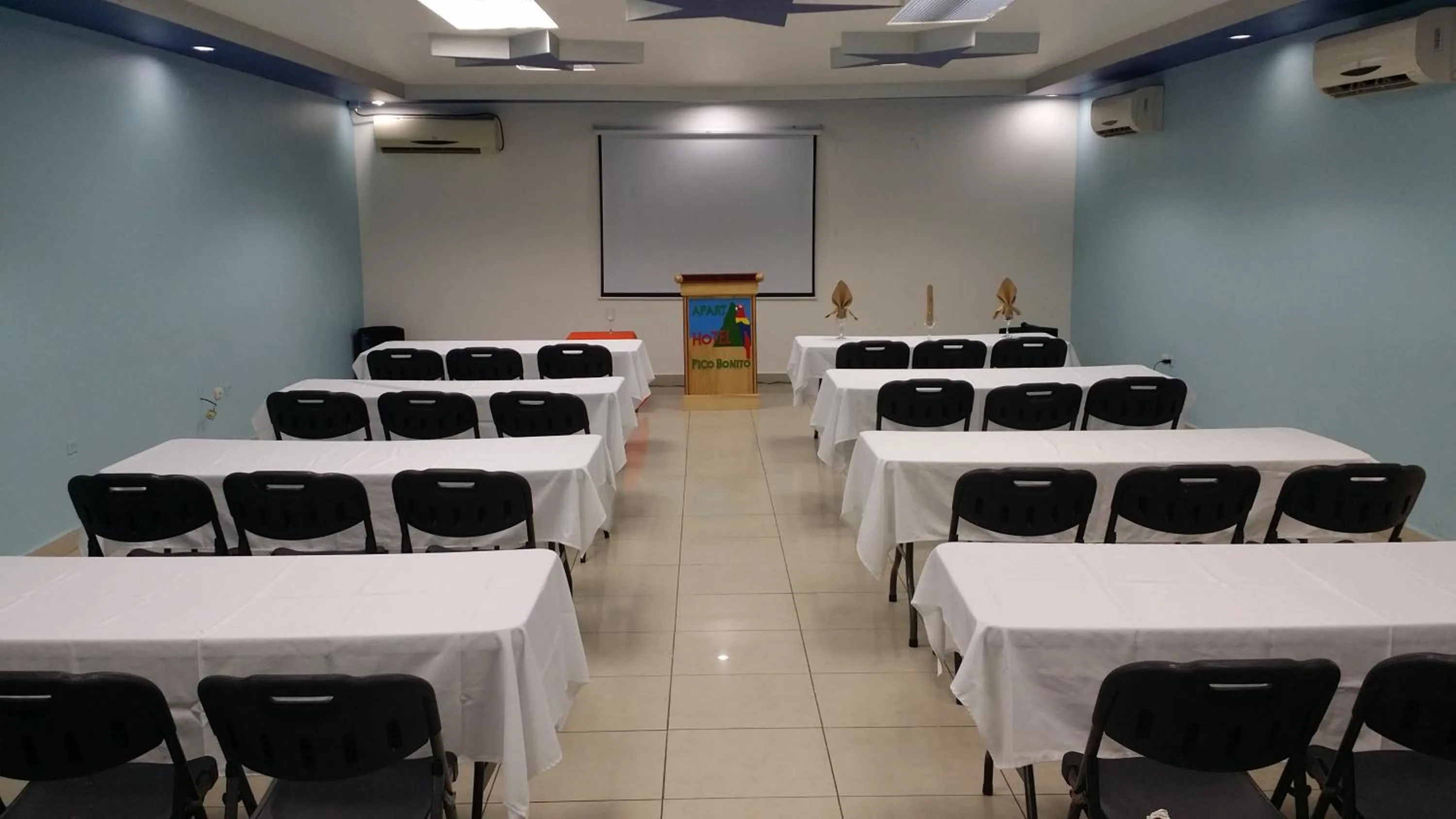 Banquet/Function facilities in Apart Hotel Pico Bonito