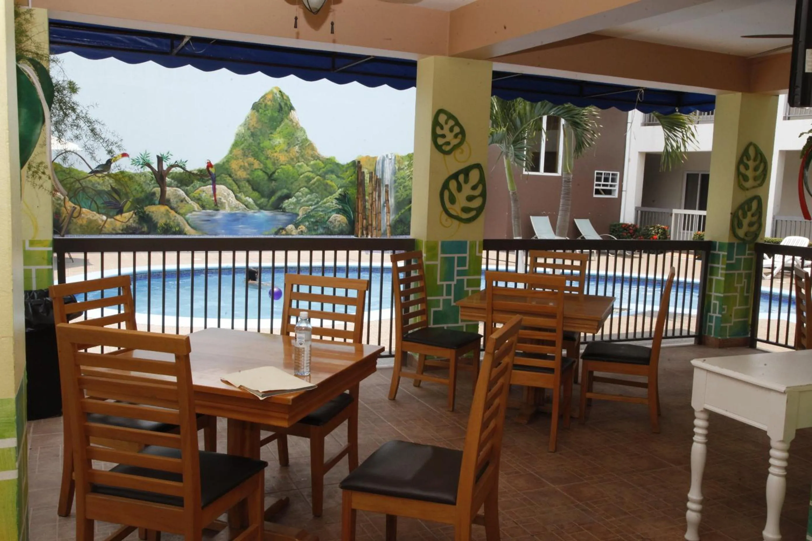 Pool view in Apart Hotel Pico Bonito