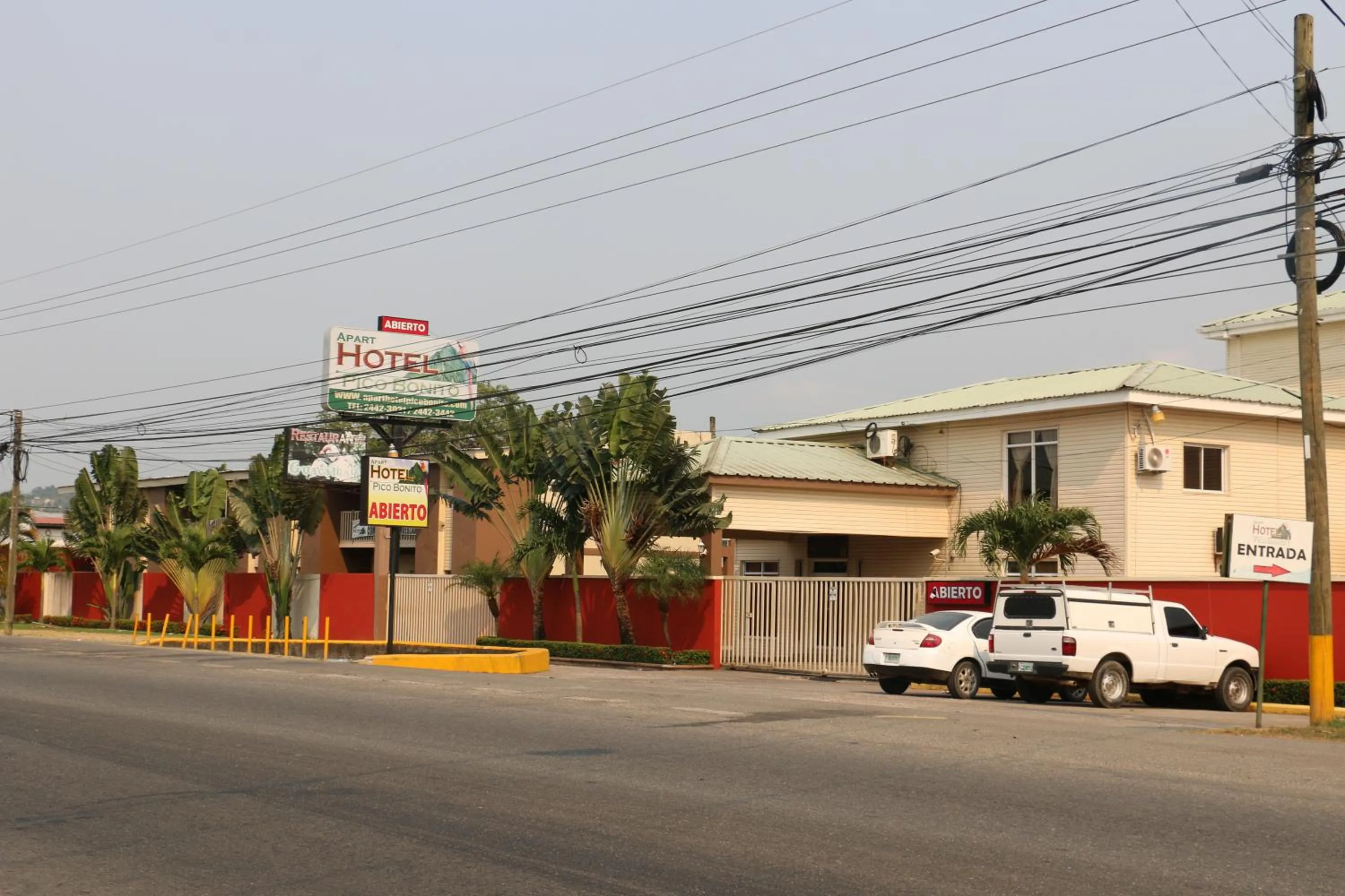 Facade/entrance in Apart Hotel Pico Bonito