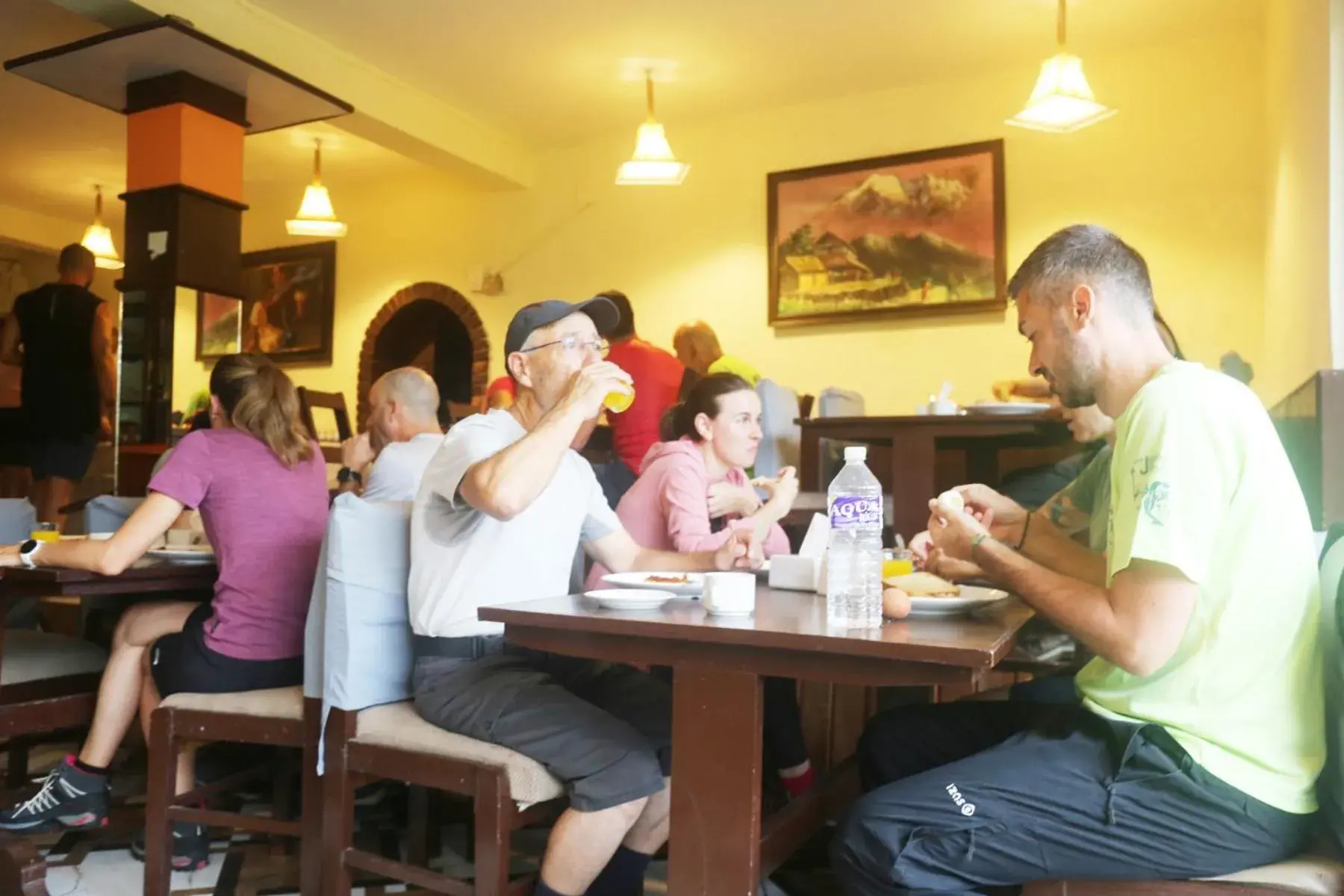 Restaurant/places to eat in Hotel M&D Suites Restaurant/places to eat in Hotel M&D Suites