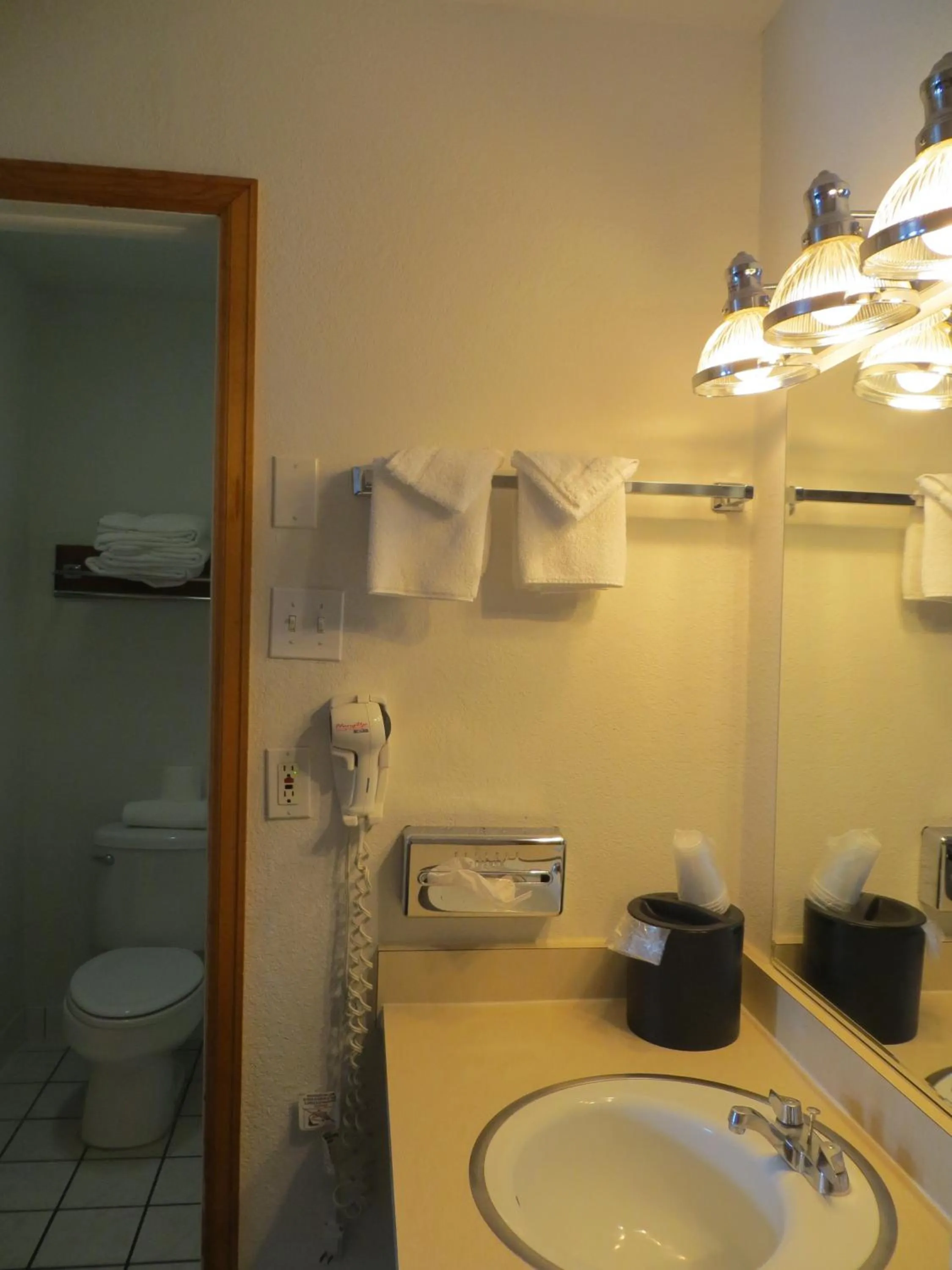 Bathroom in Silver Saddle Motel