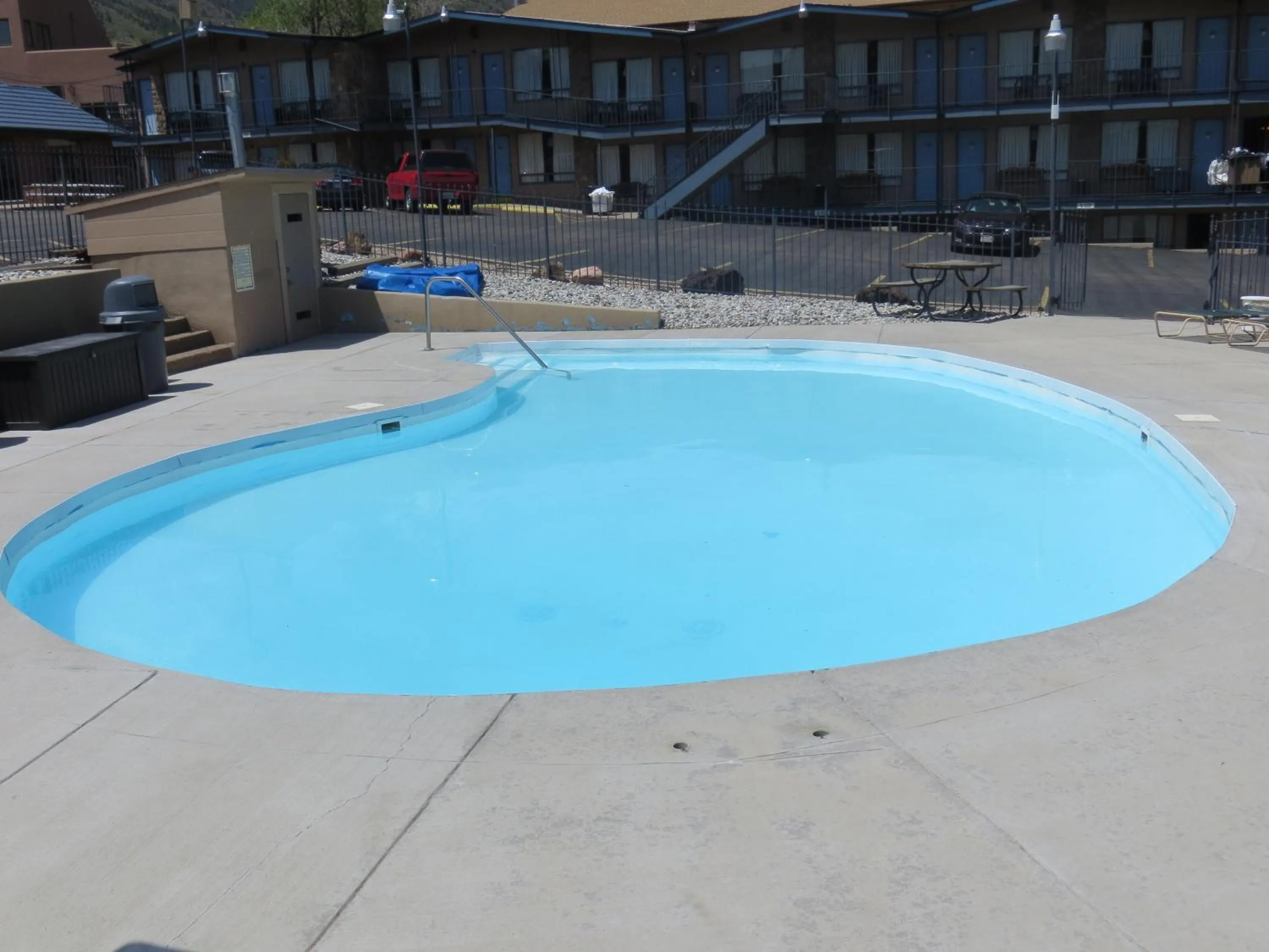 Swimming pool in Silver Saddle Motel