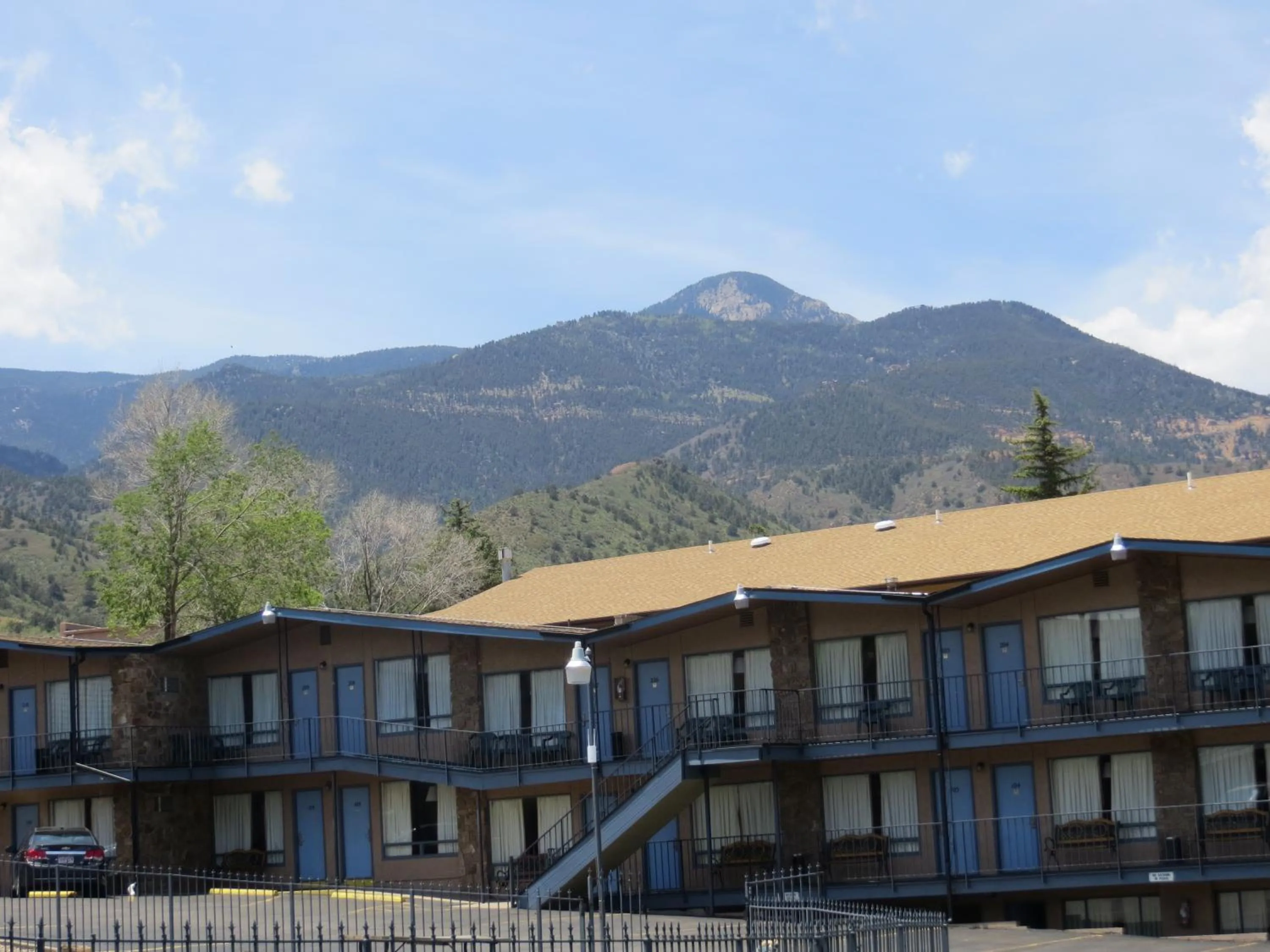 Property building in Silver Saddle Motel