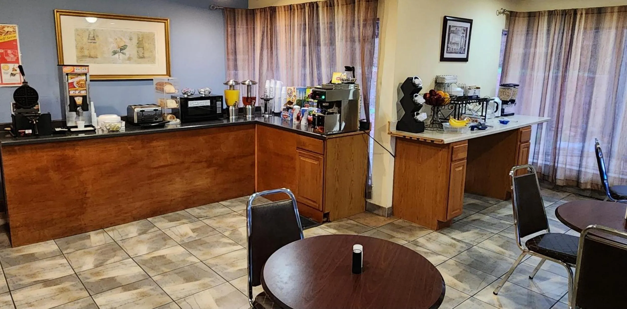 Breakfast in Silver Saddle Motel