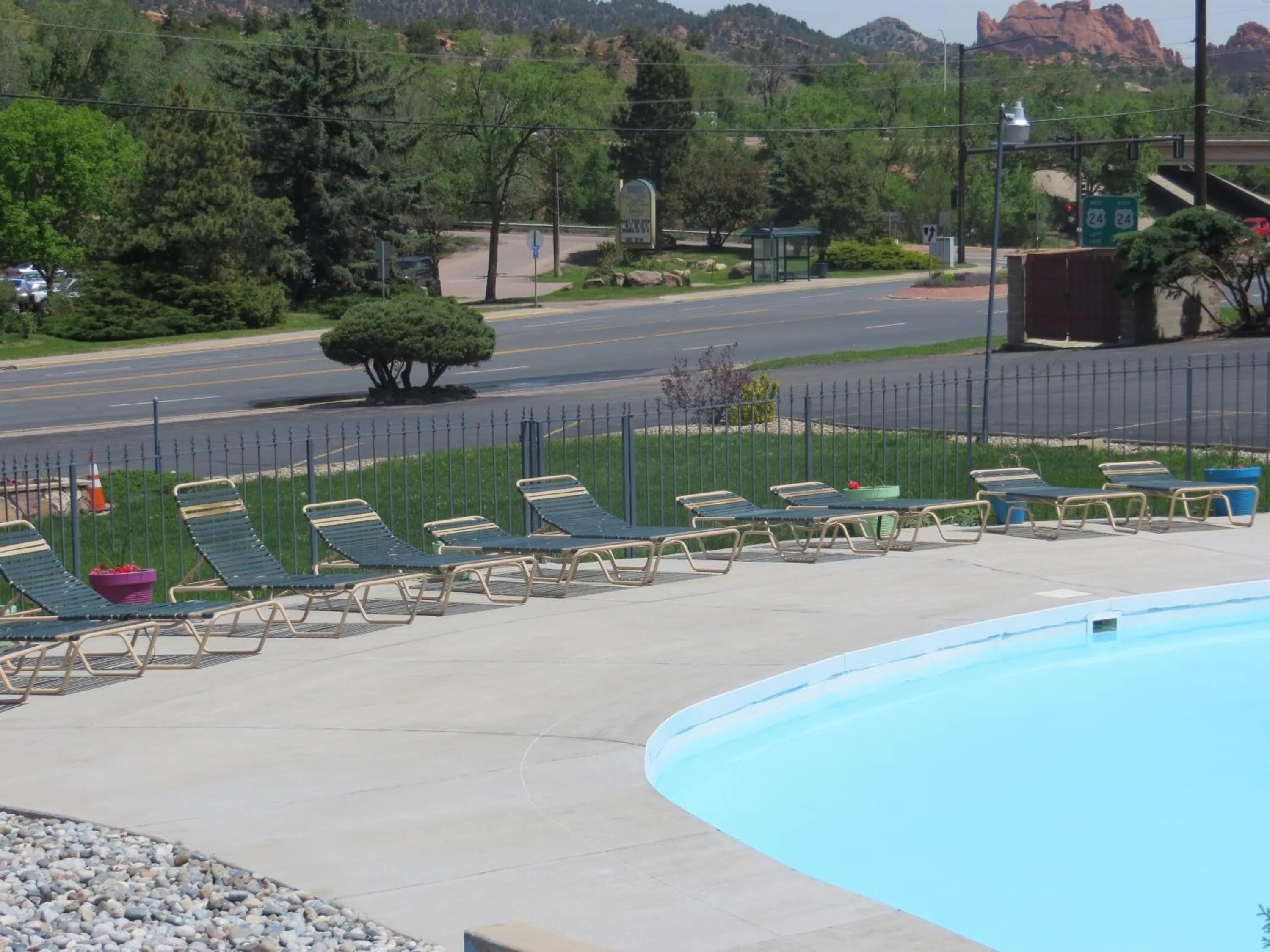Swimming pool in Silver Saddle Motel