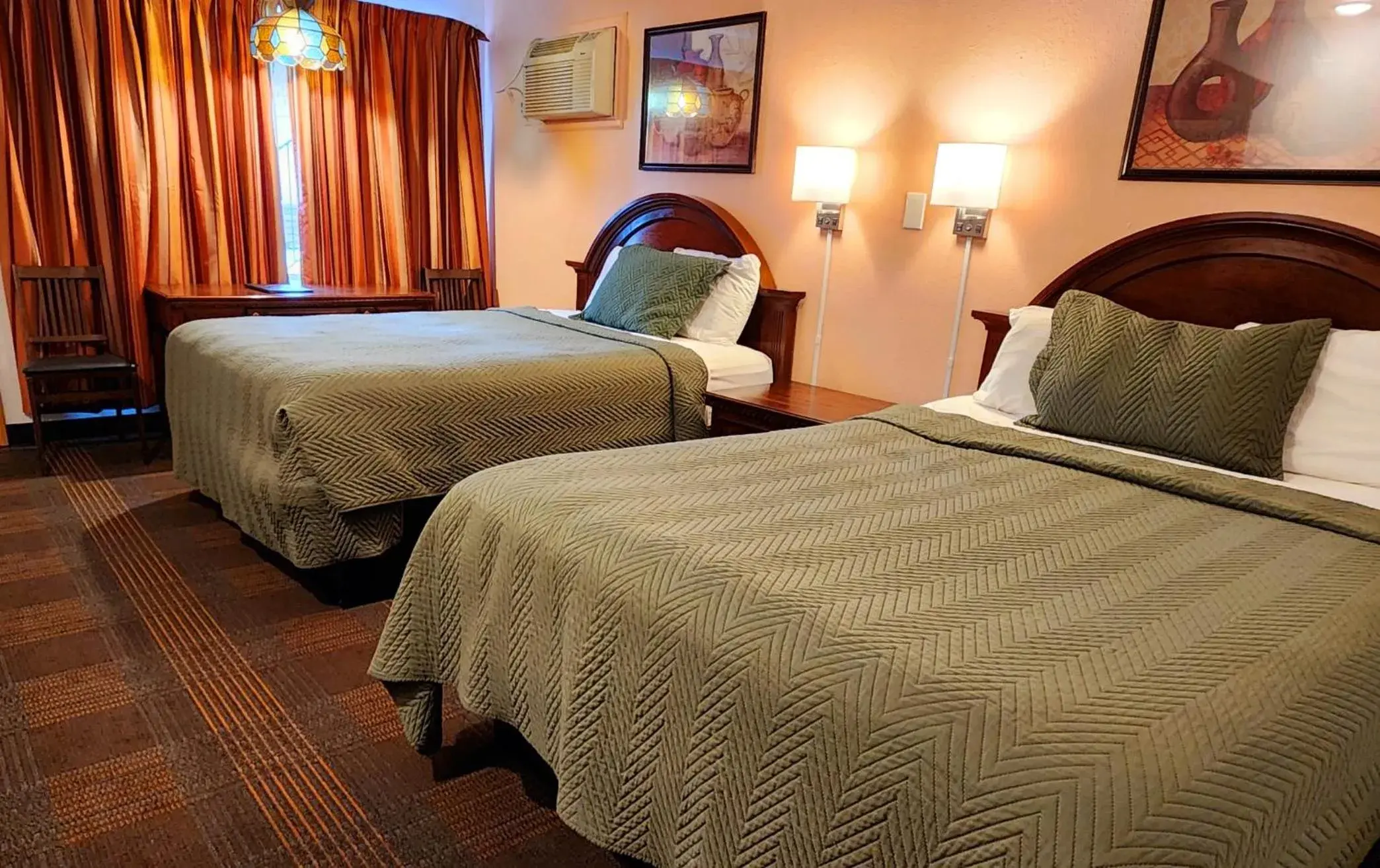 Queen Room with Two Queen Beds in Silver Saddle Motel Queen Room with Two Queen Beds in Silver Saddle Motel