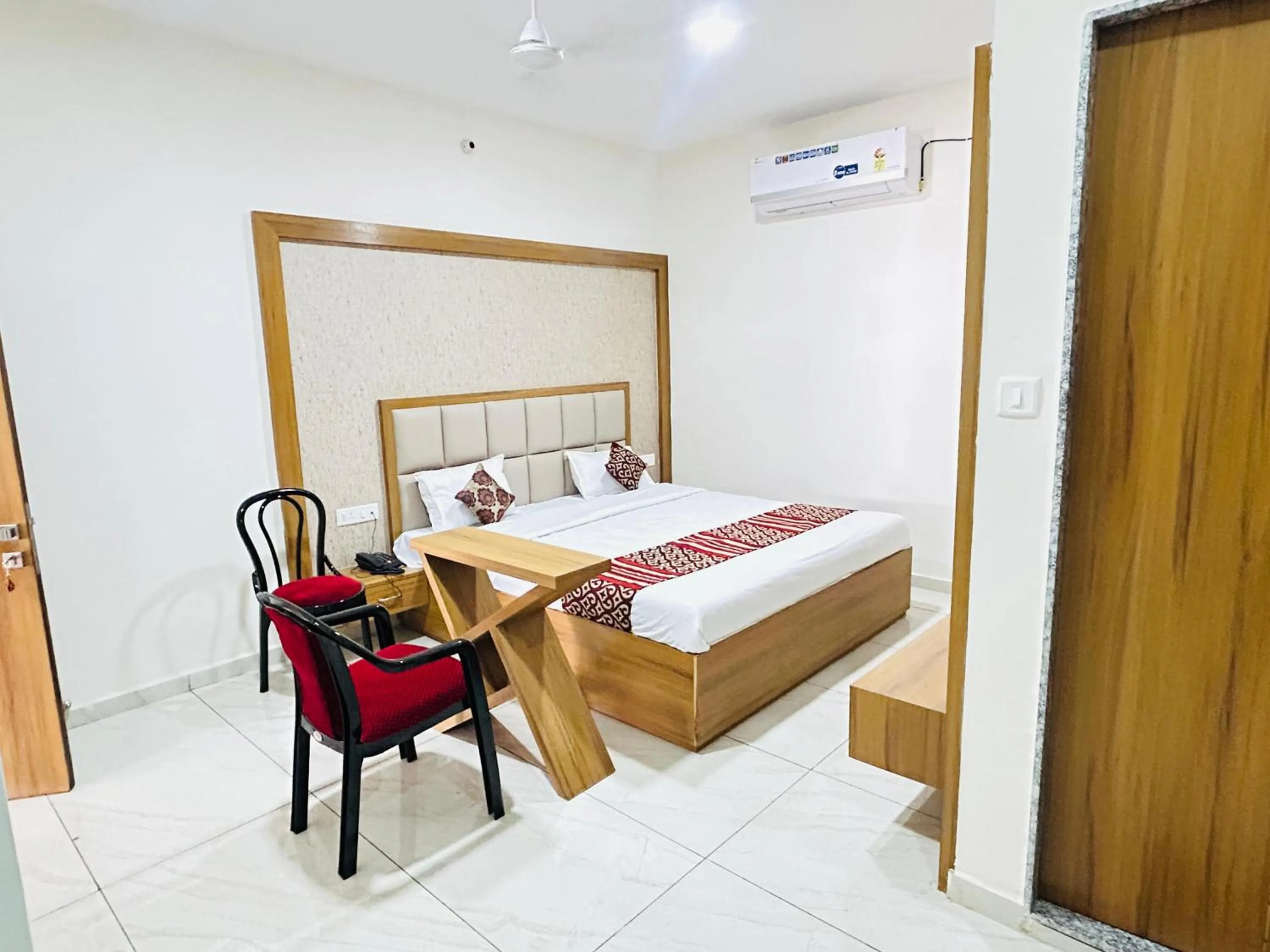 Hotel The Aadimata & Banquets