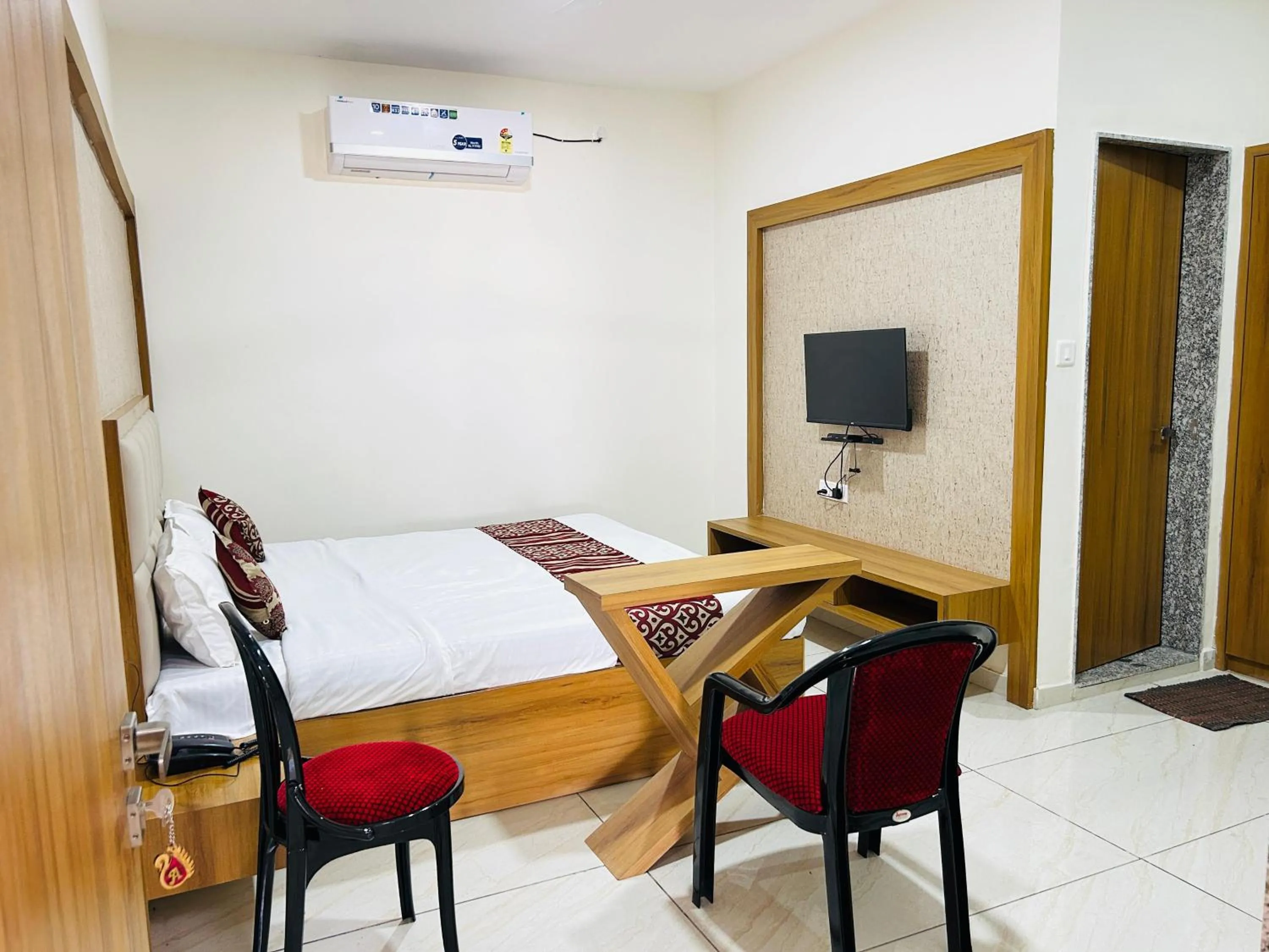 Hotel The Aadimata & Banquets