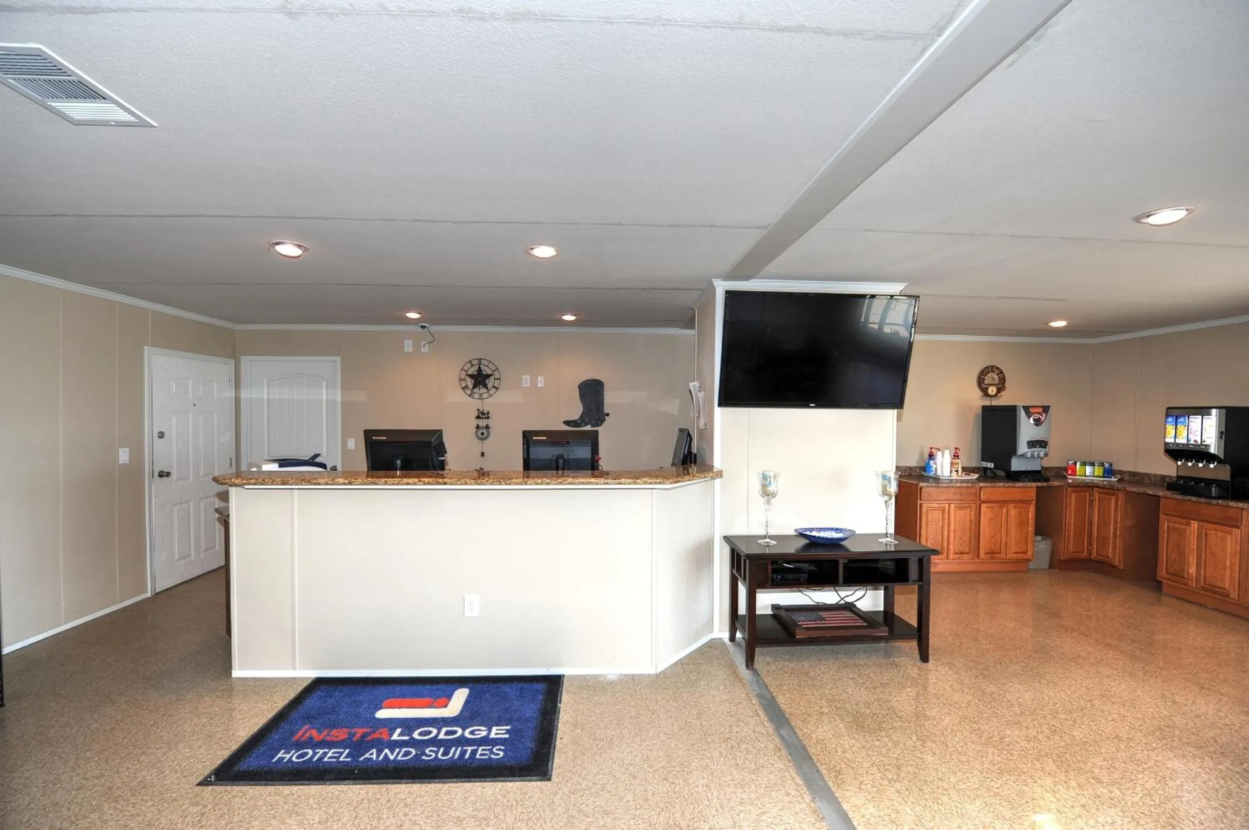 Lobby or reception in Instalodge Hotel and Suites Karnes City