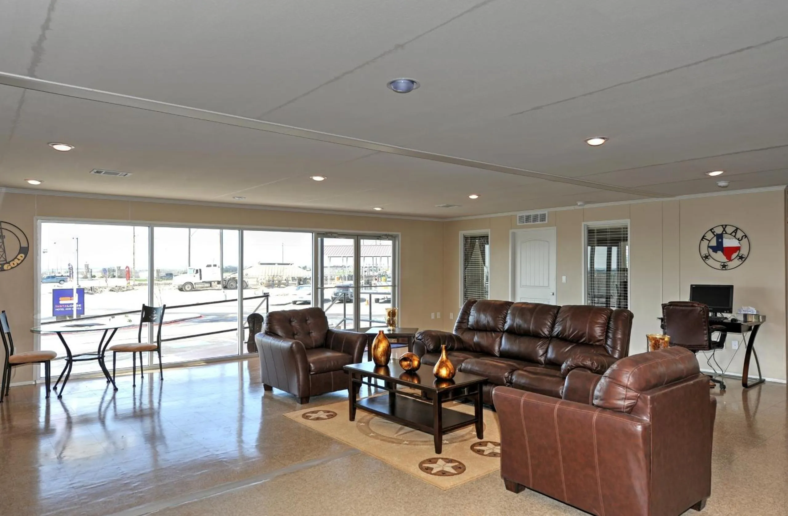 Lobby or reception in Instalodge Hotel and Suites Karnes City