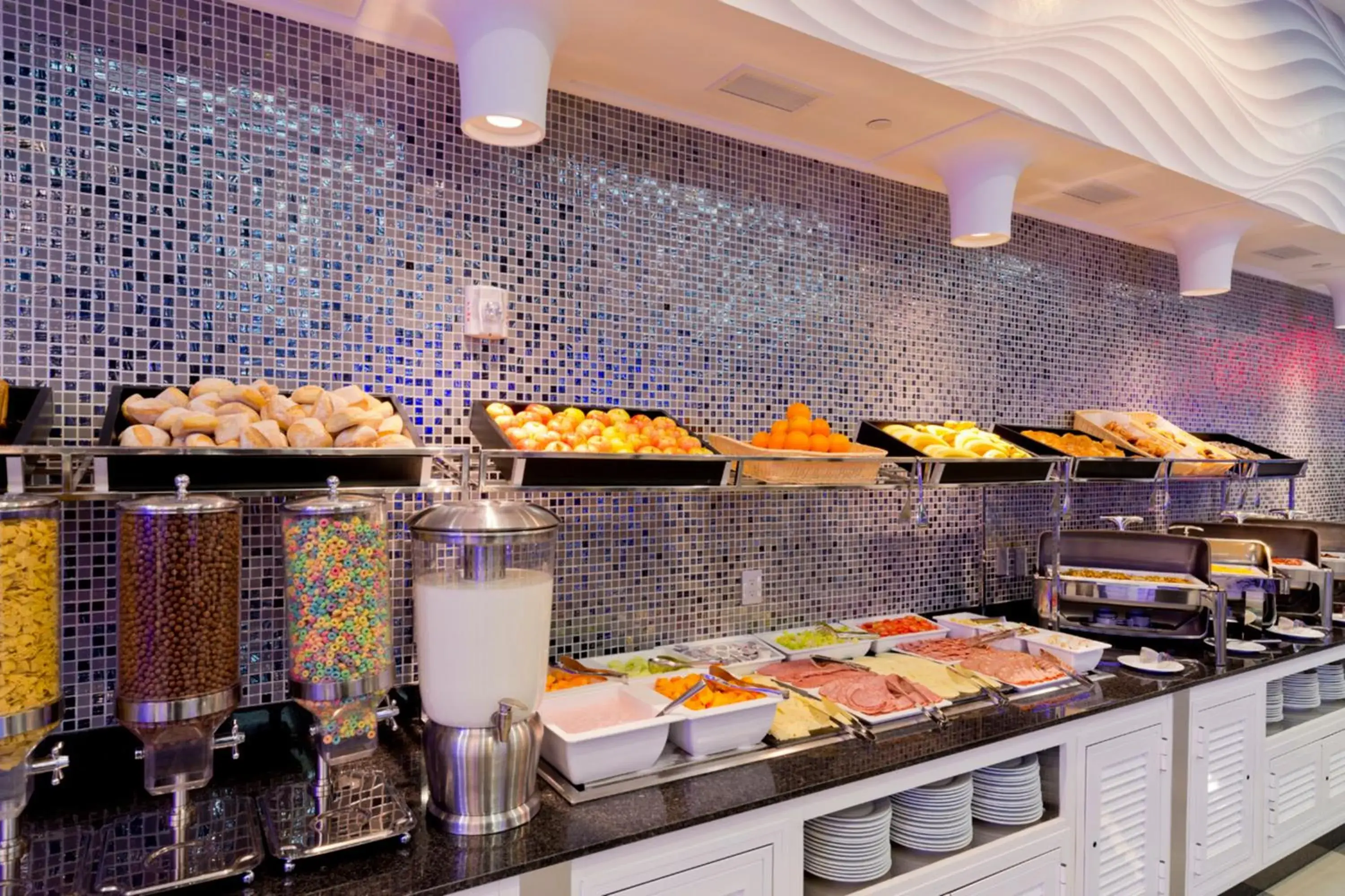 Food and drinks in Riu Plaza New York Times Square Food and drinks in Riu Plaza New York Times Square
