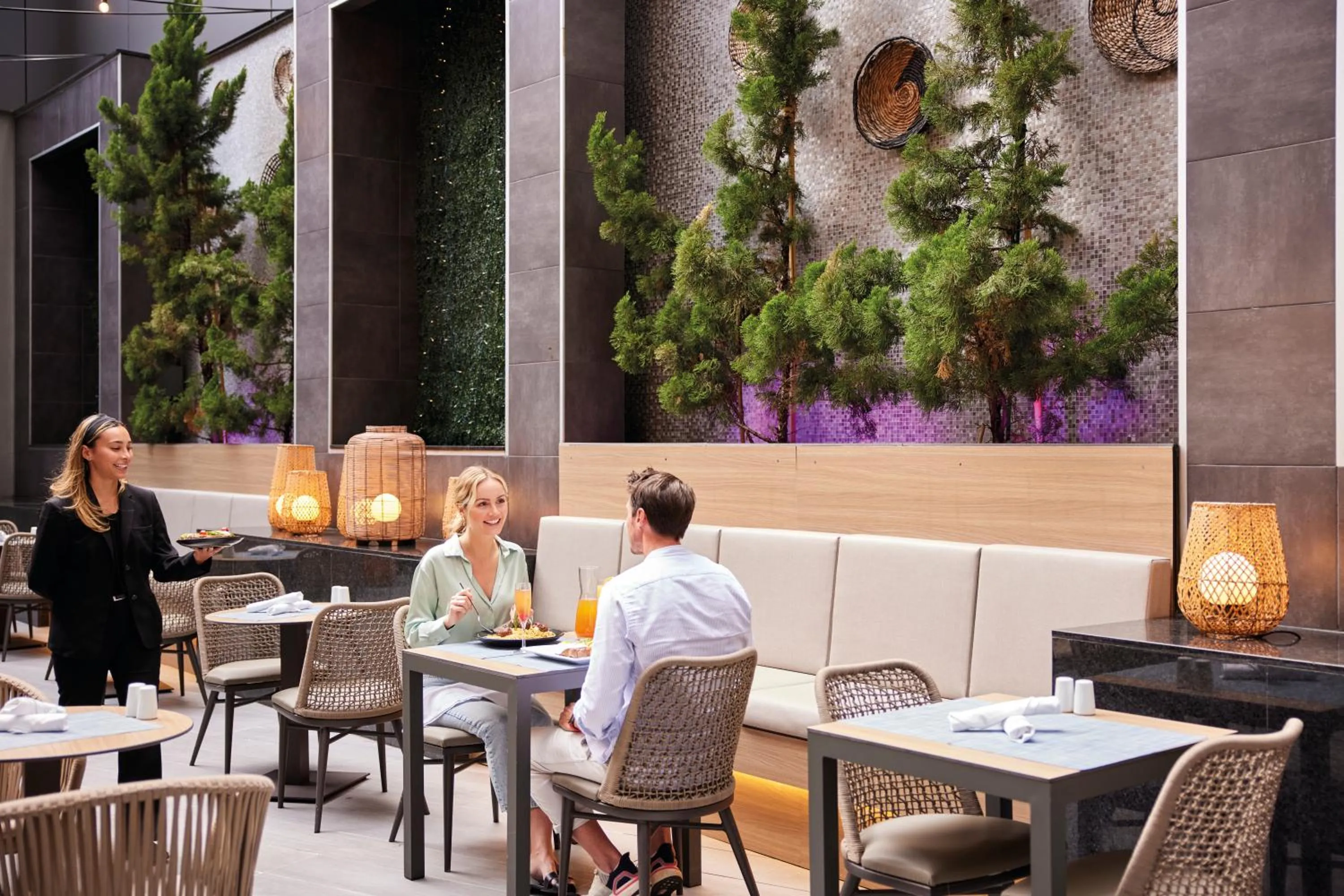 Restaurant/places to eat in Riu Plaza New York Times Square