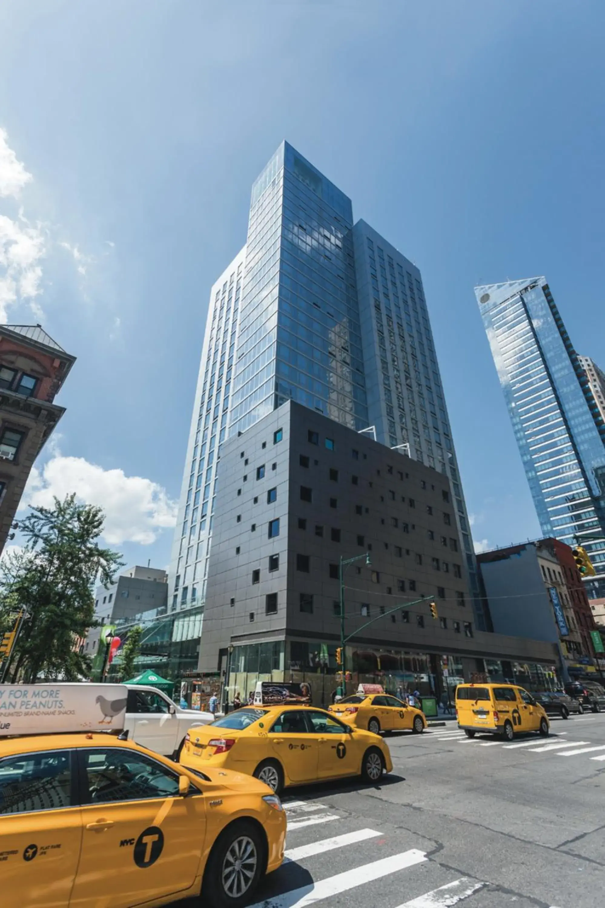 Facade/entrance in Riu Plaza New York Times Square Facade/entrance in Riu Plaza New York Times Square