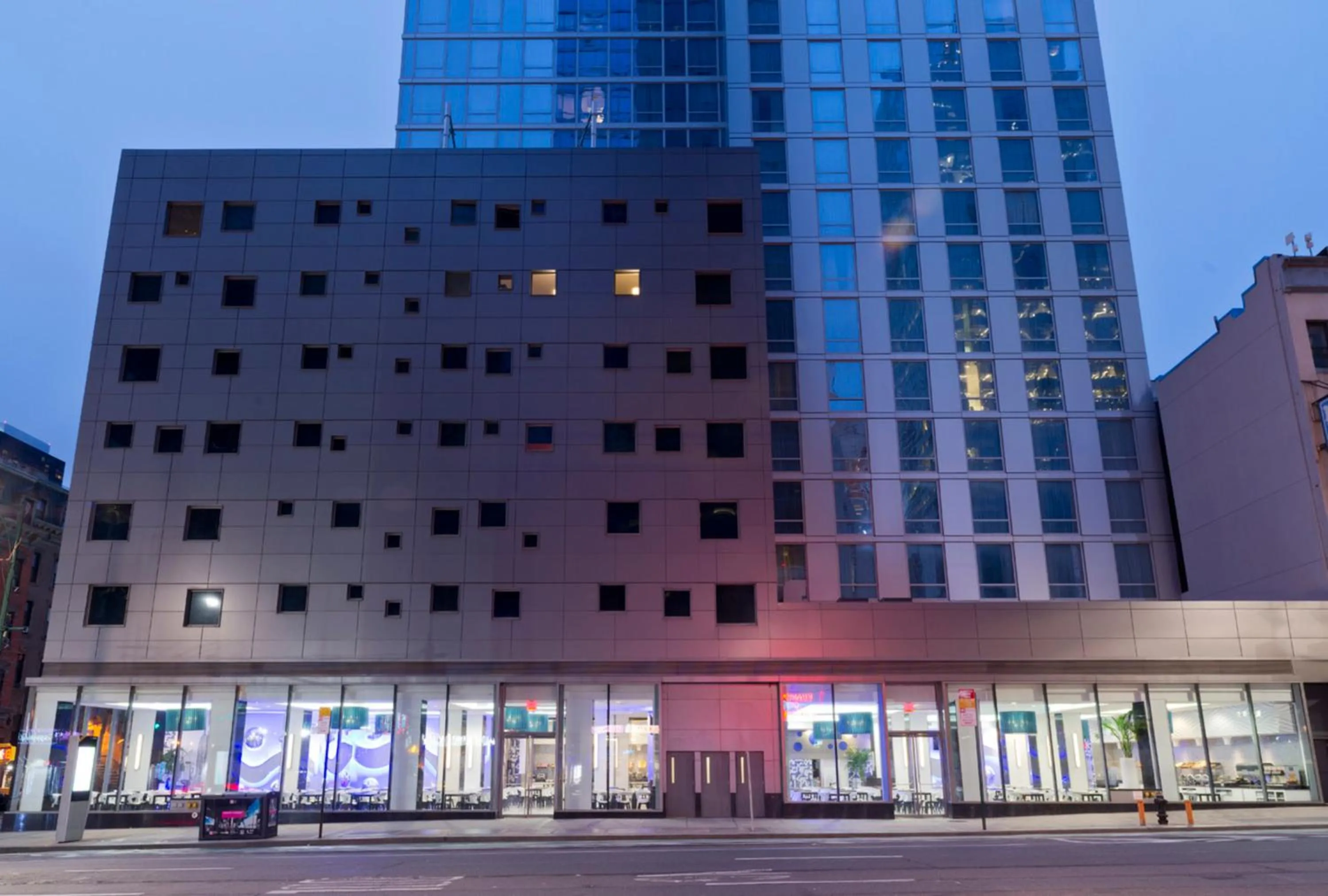 Restaurant/places to eat in Riu Plaza New York Times Square