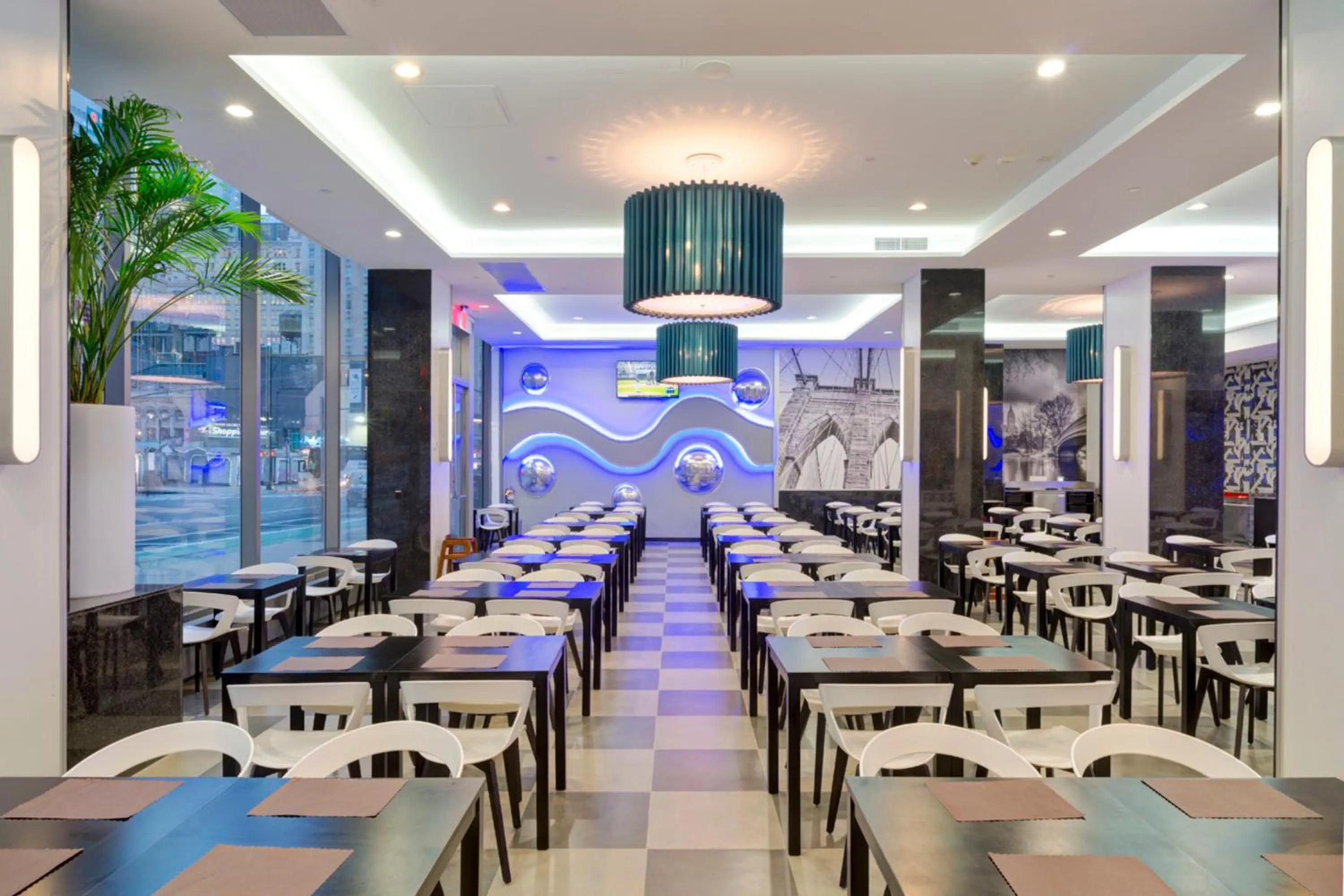 Restaurant/places to eat in Riu Plaza New York Times Square