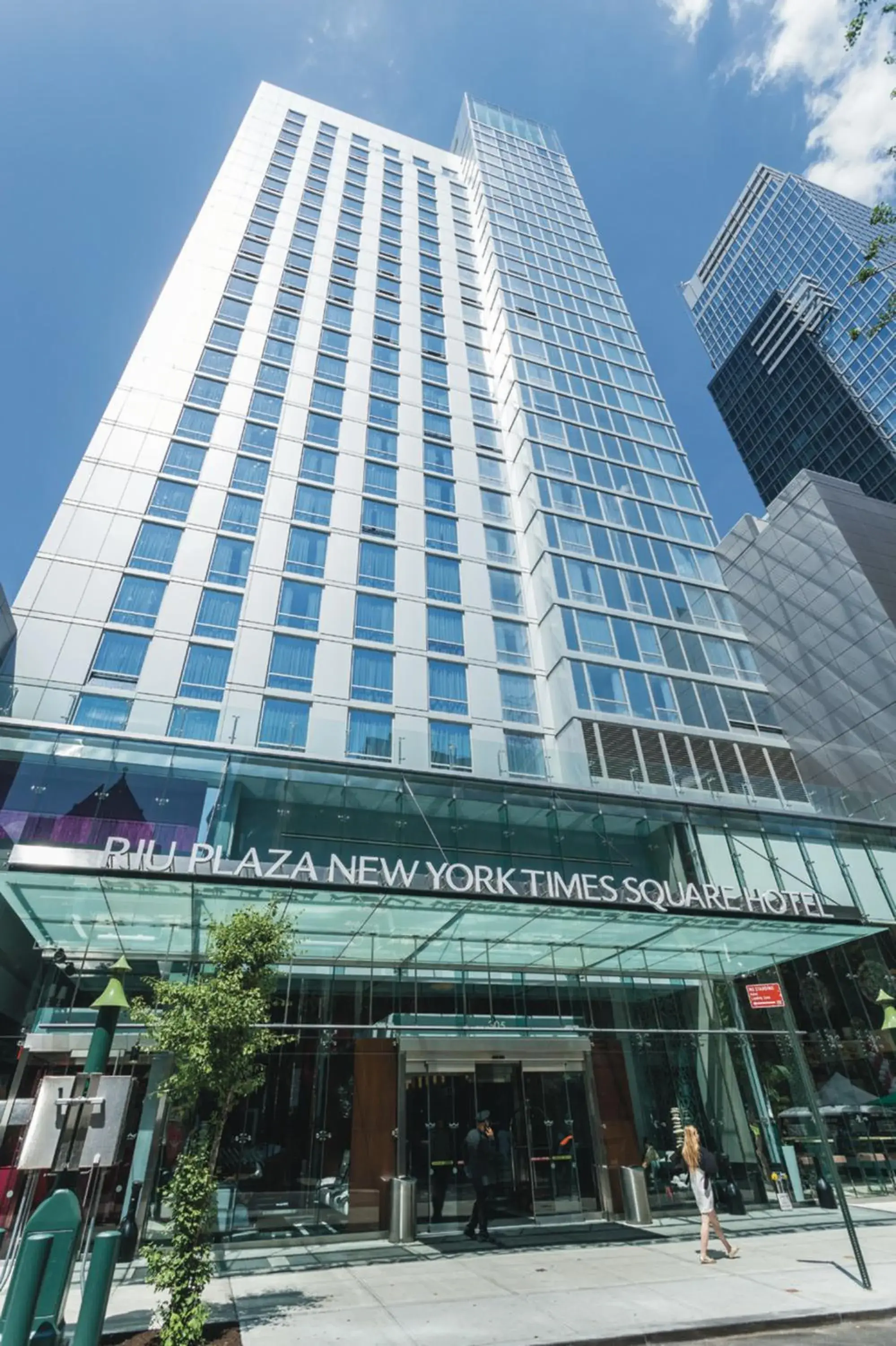 Facade/entrance in Riu Plaza New York Times Square Facade/entrance in Riu Plaza New York Times Square