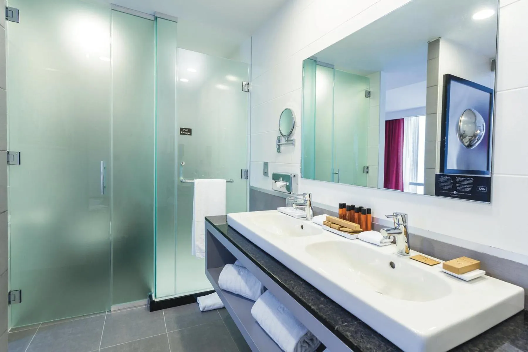 Bathroom in Riu Plaza New York Times Square