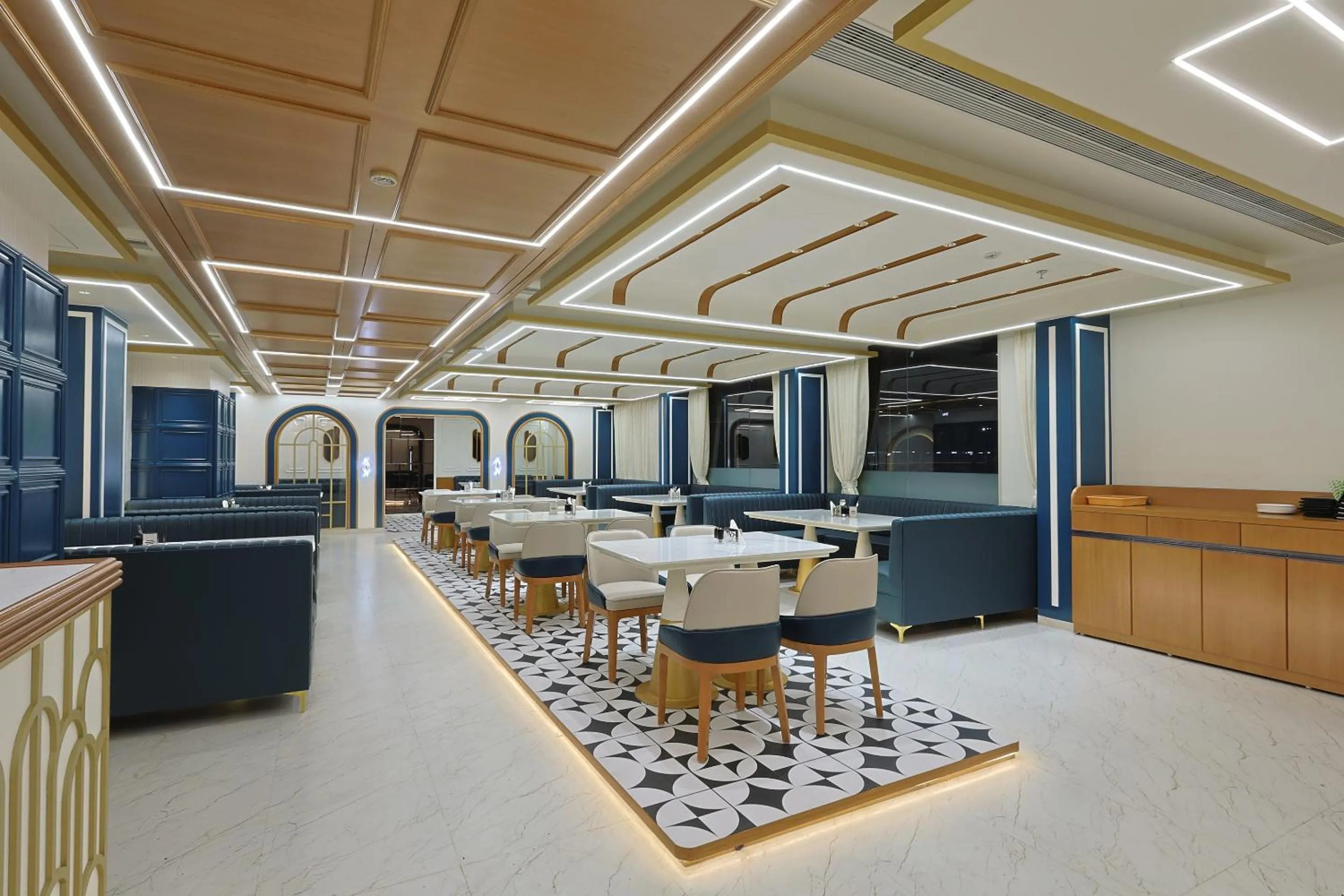 Restaurant/places to eat in HOTEL SERA, Vadodara