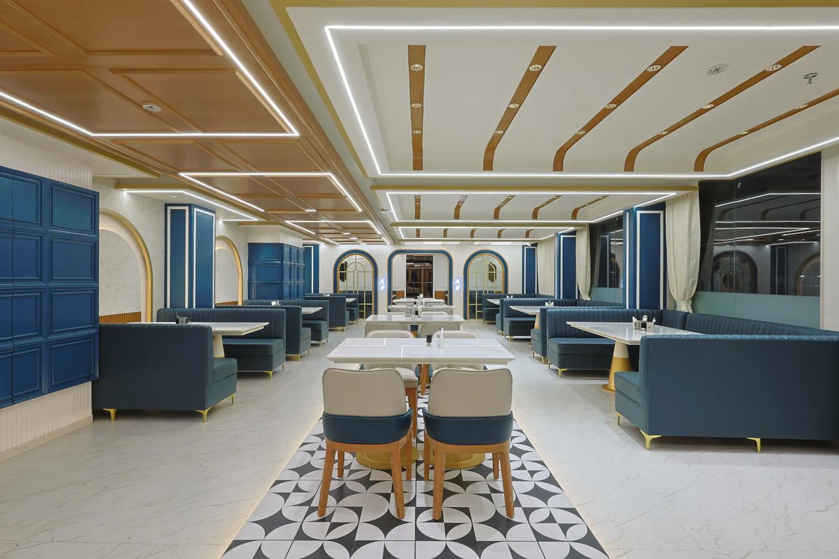 Restaurant/places to eat in HOTEL SERA, Vadodara