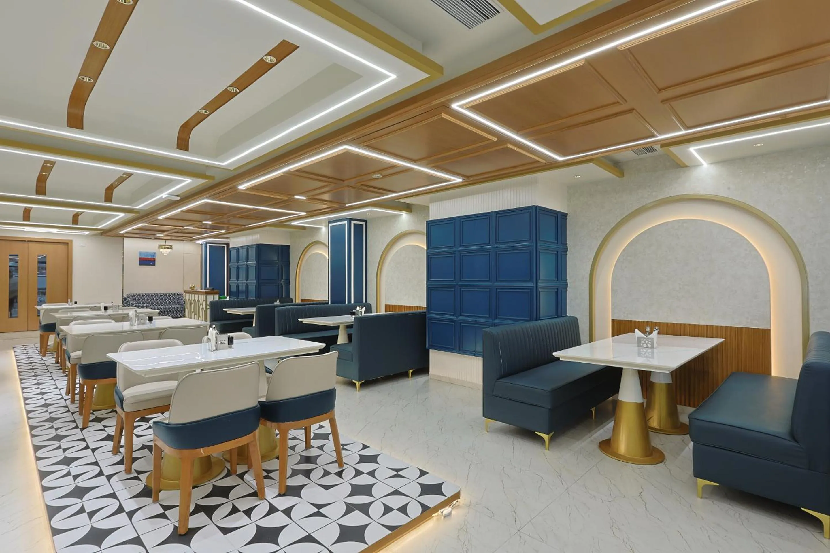 Restaurant/places to eat in HOTEL SERA, Vadodara