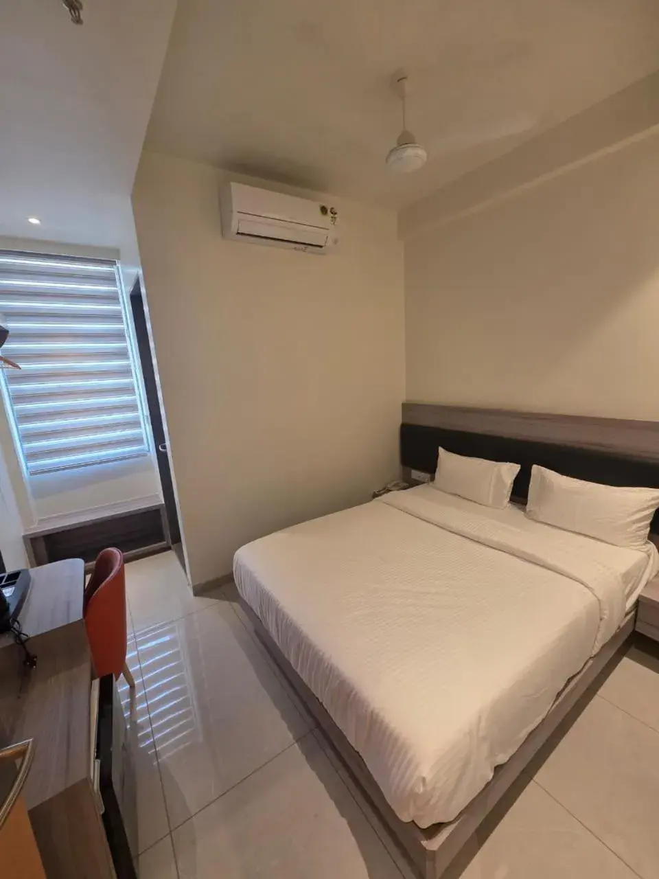 Budget Double Room - single occupancy in HOTEL SERA, Vadodara Budget Double Room - single occupancy in HOTEL SERA, Vadodara