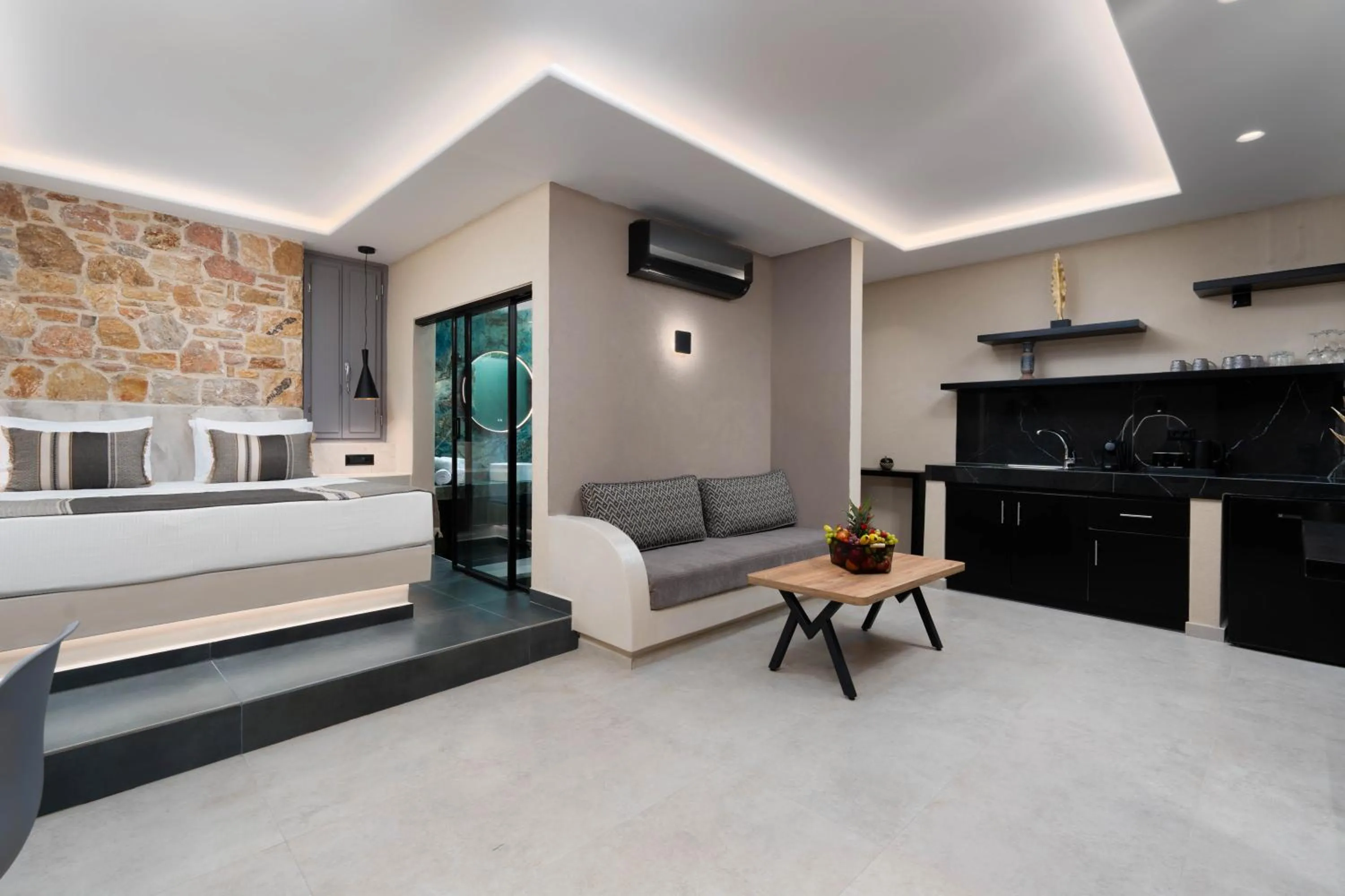 Photo of the whole room in Illusion Suites