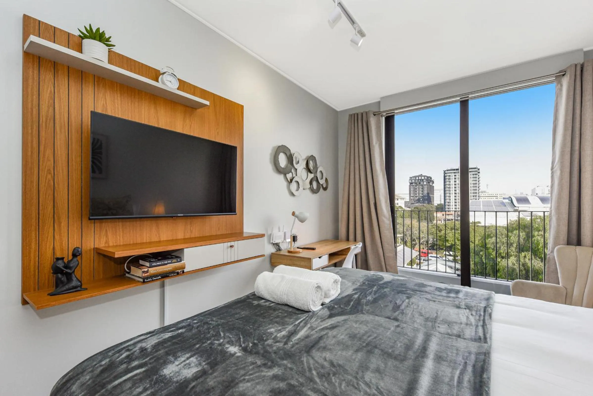 Bed in One Rosebank Apartments