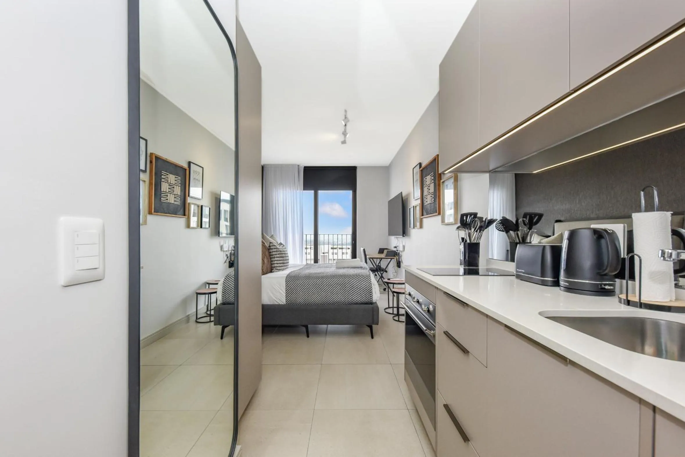 Bed in One Rosebank Apartments