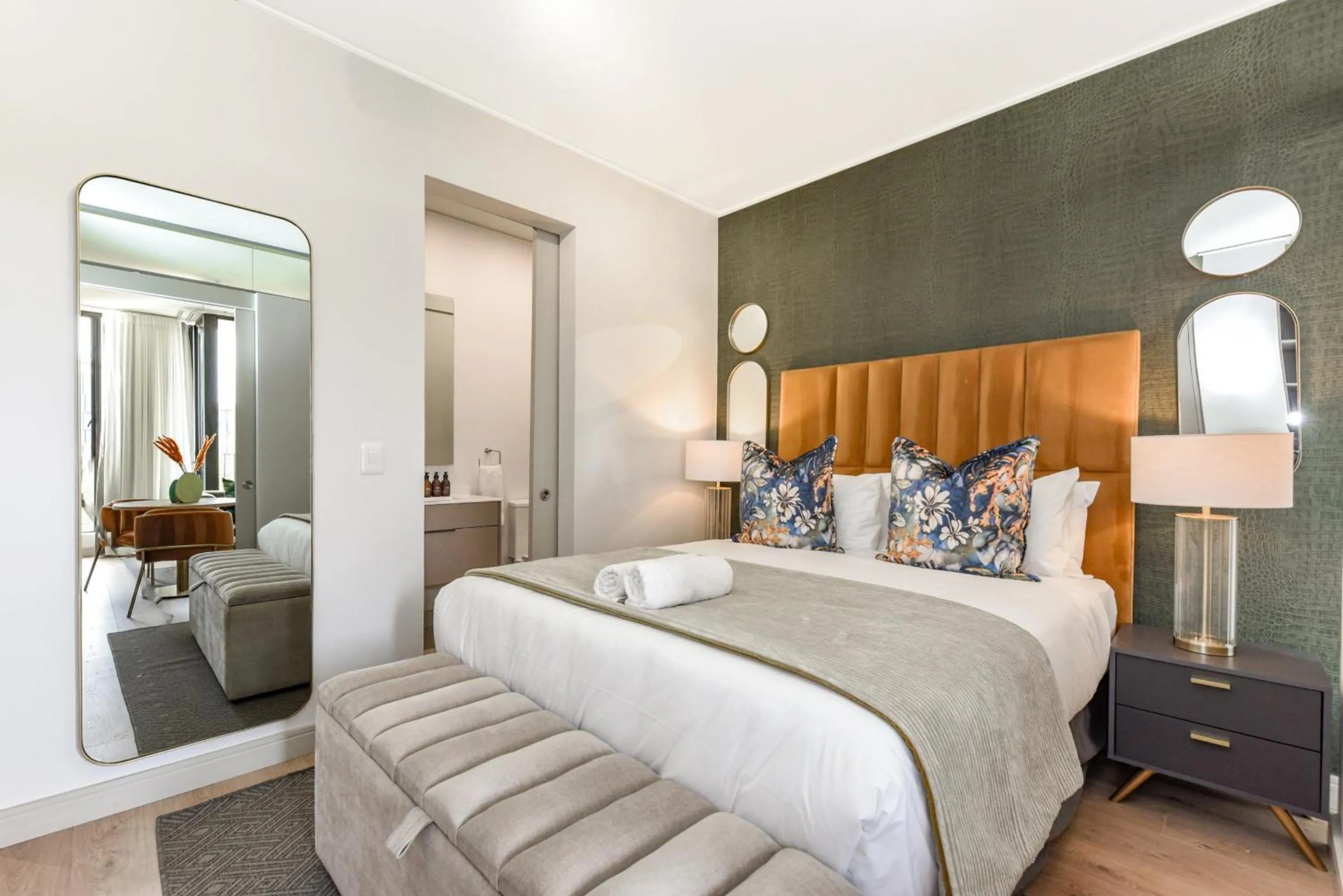 Other, Bed in One Rosebank Apartments