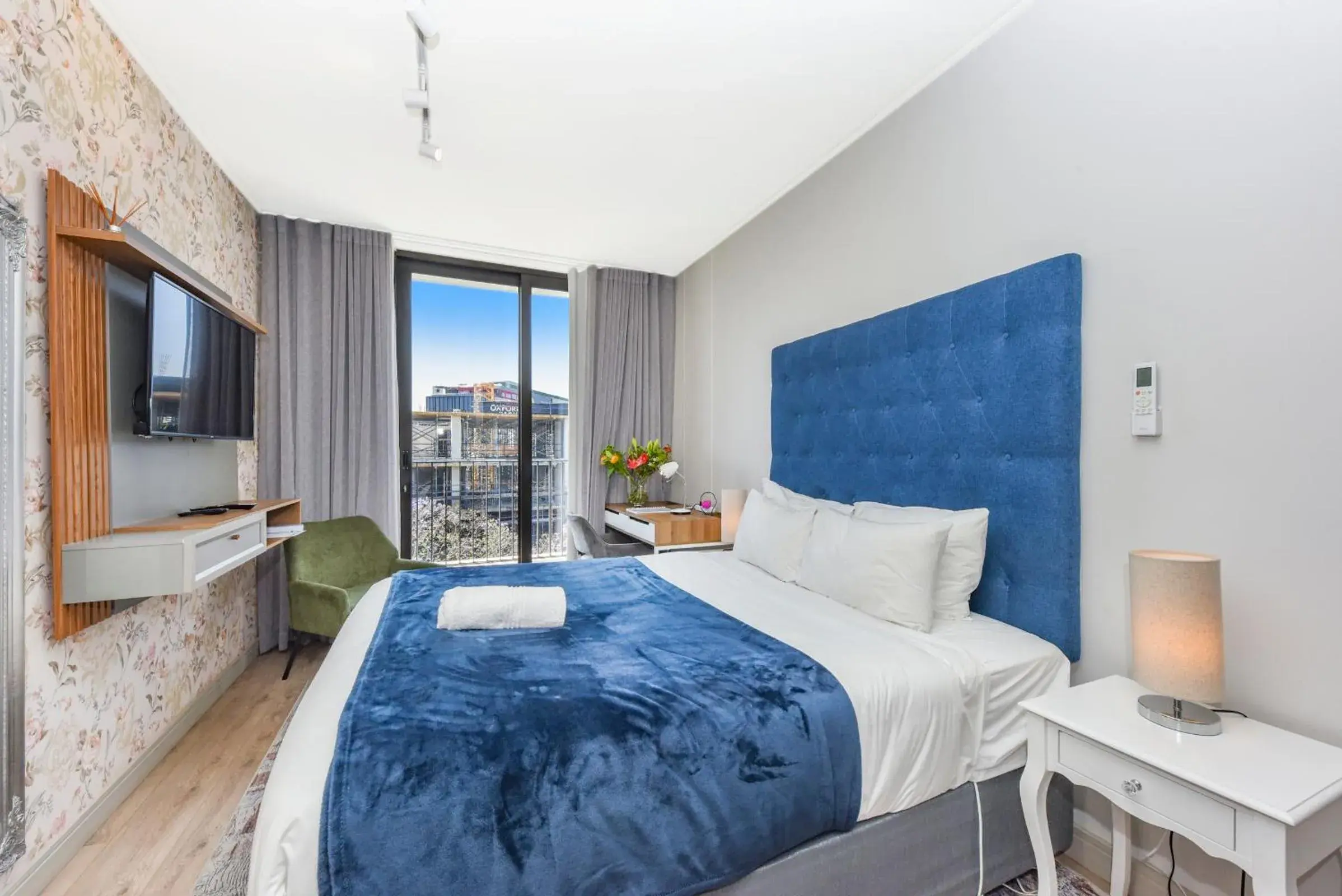 Deluxe Queen Studio in One Rosebank Apartments Deluxe Queen Studio in One Rosebank Apartments