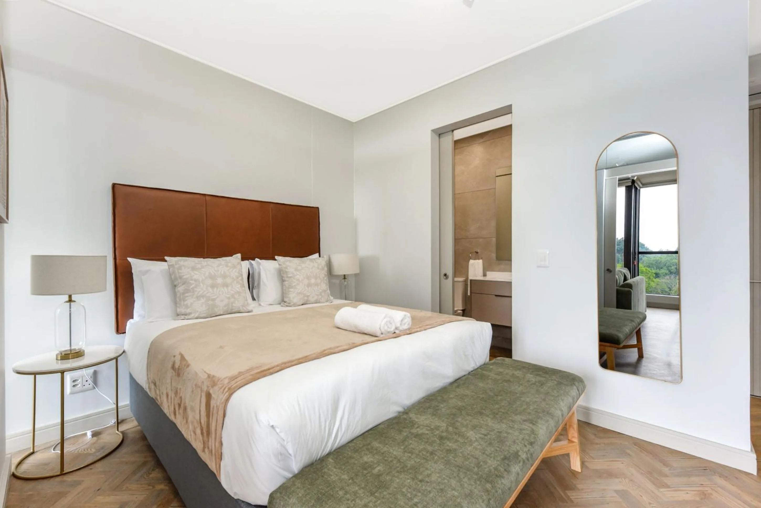 Other, Bed in One Rosebank Apartments