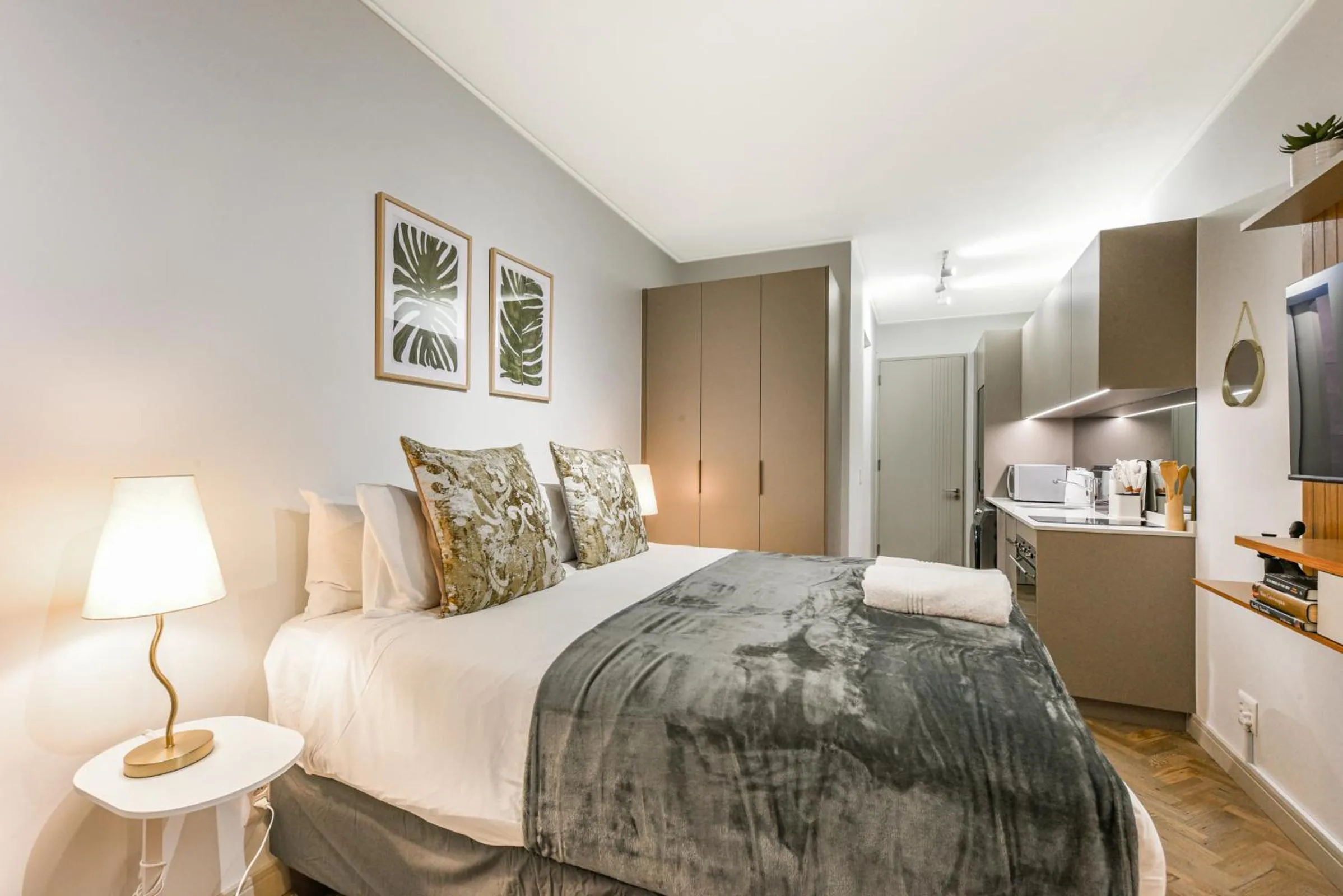 Bed in One Rosebank Apartments