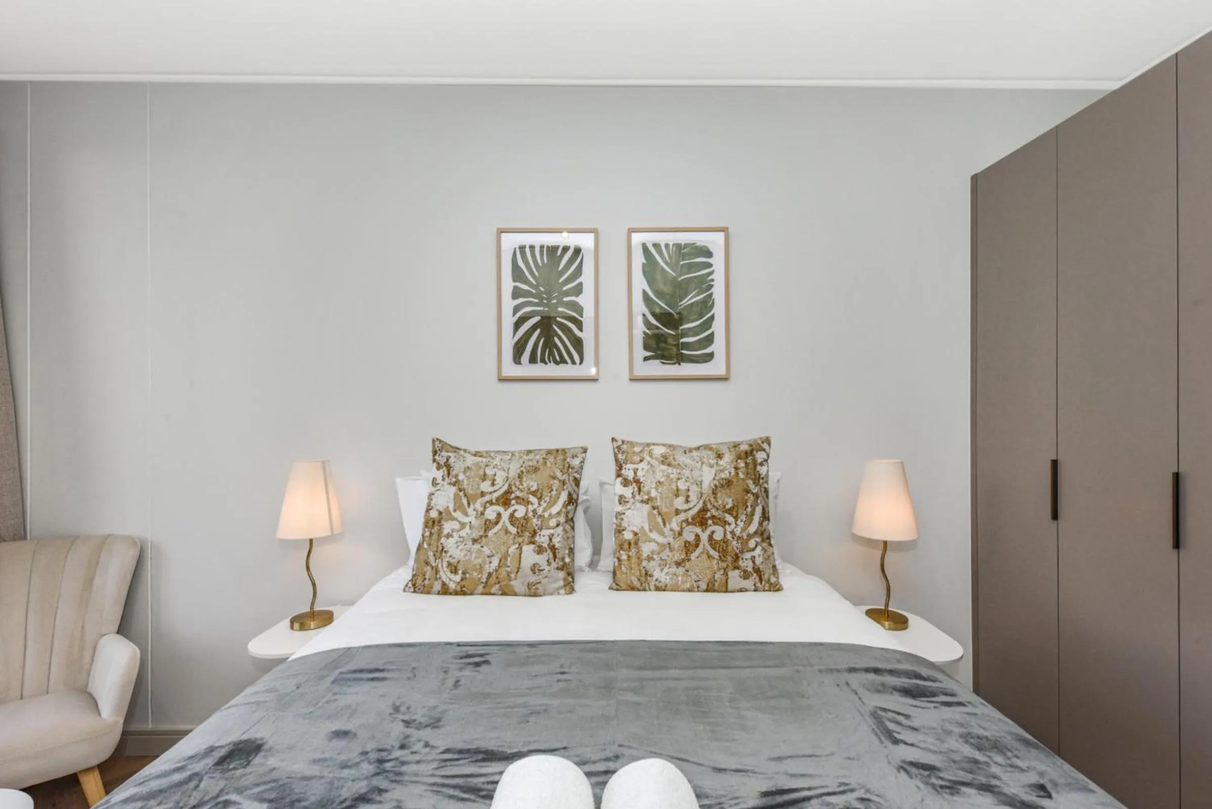 Bed in One Rosebank Apartments