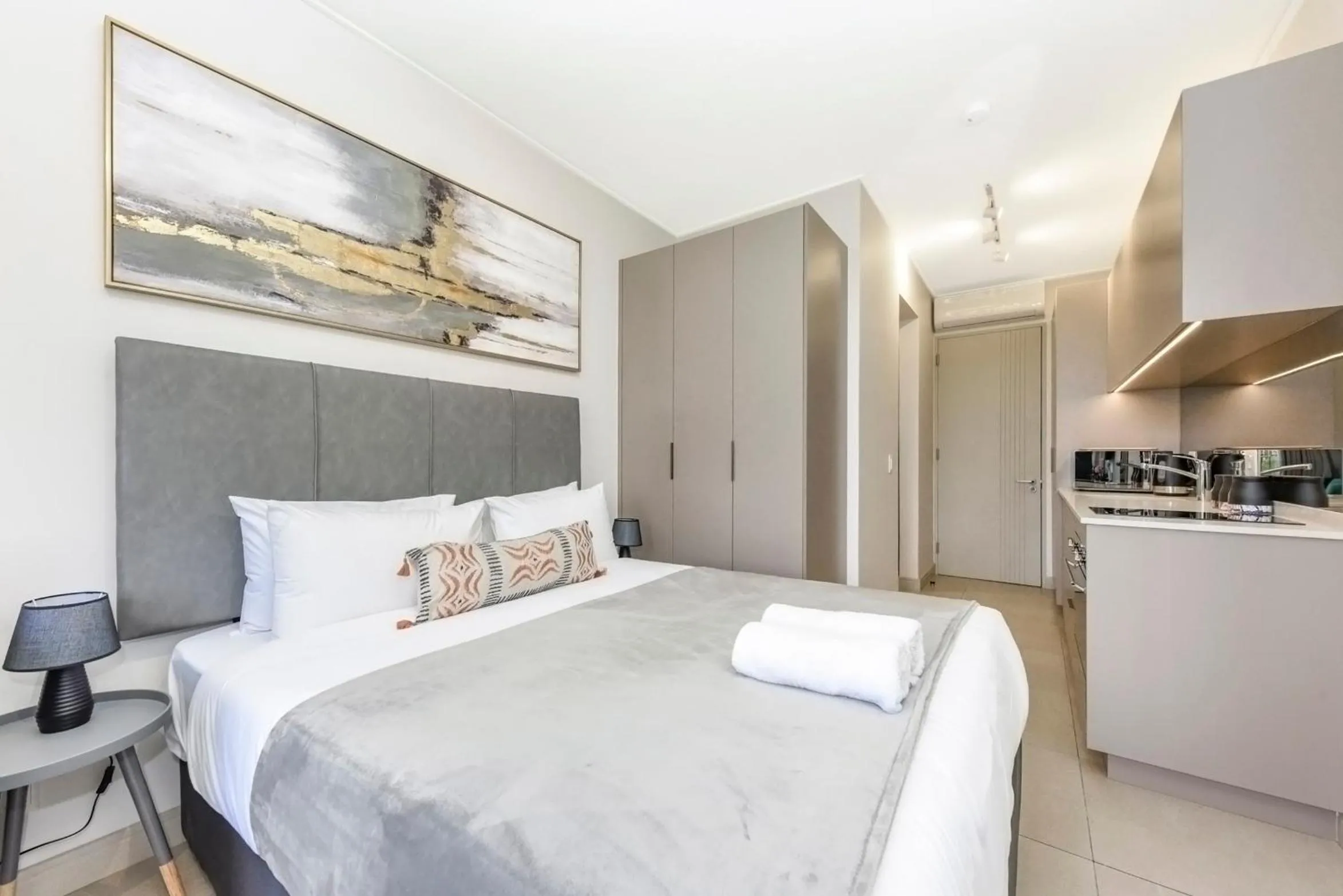 Bed in One Rosebank Apartments