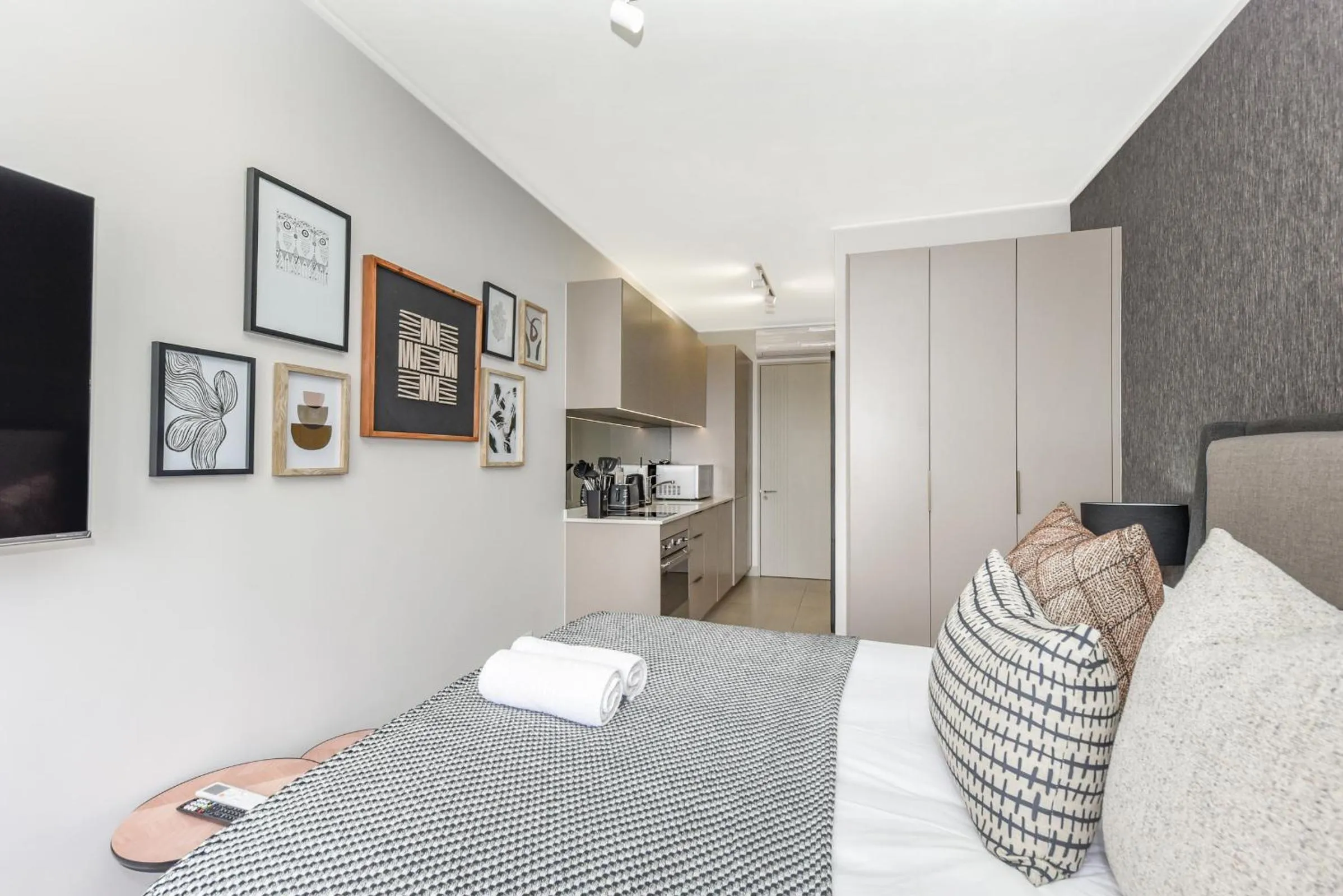 Bed in One Rosebank Apartments