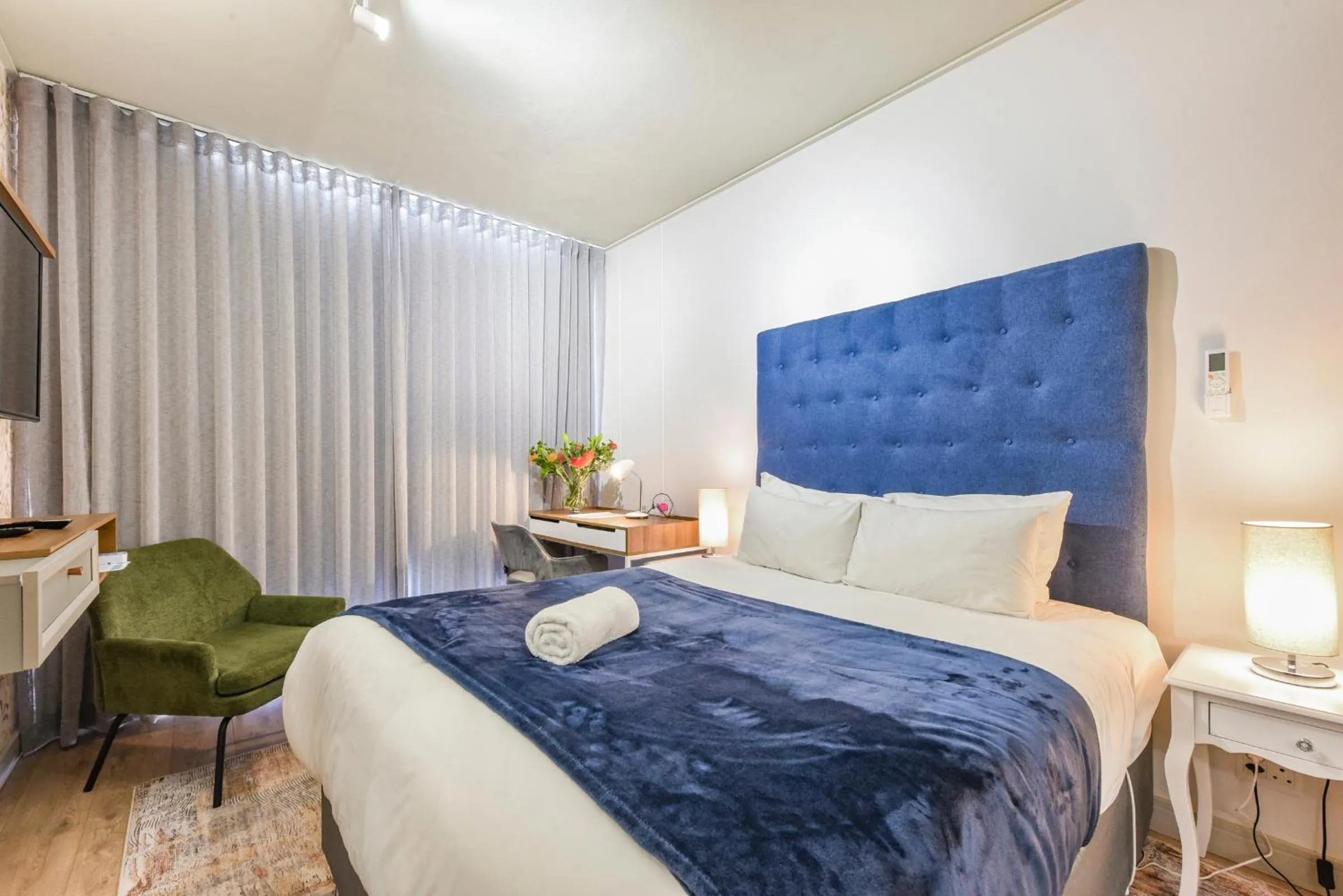 Bed in One Rosebank Apartments